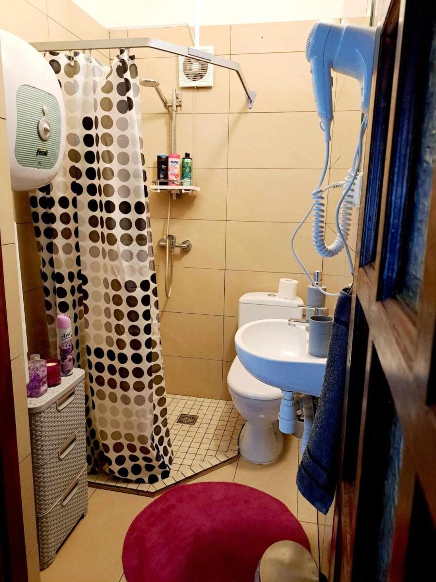 One-Bedroom Apartment - Photo 12