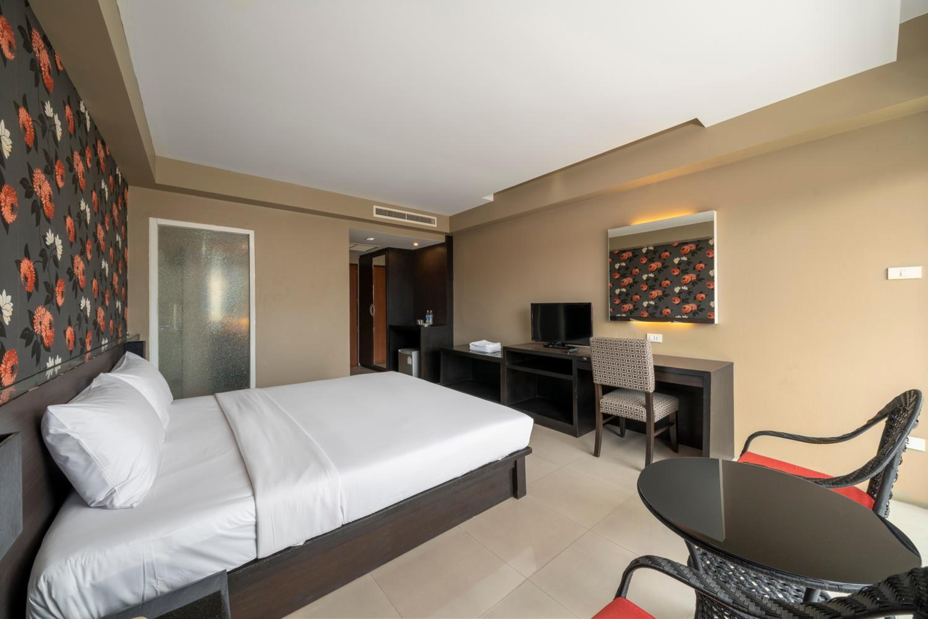 Superior Room with City View - Photo 1