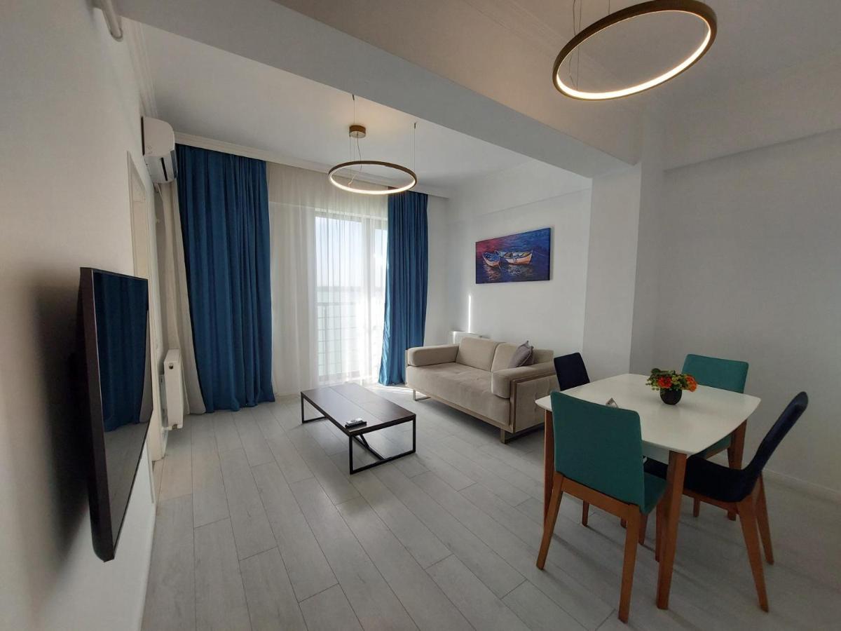 Queen Suite with Balcony photo 2