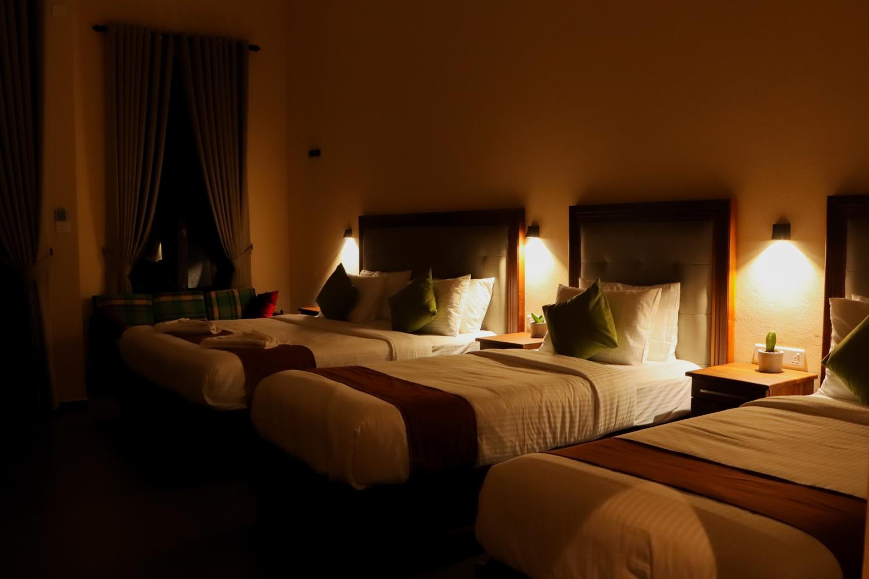 Deluxe Family Suite - Photo 9