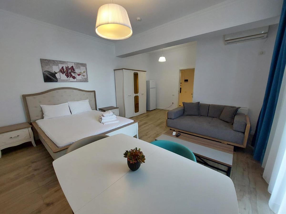 Deluxe Studio with Balcony photo 2