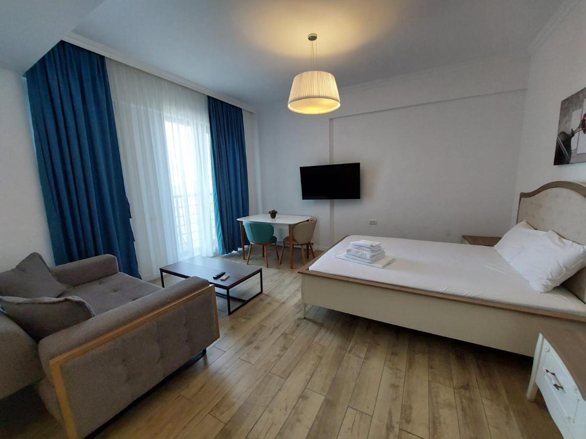 Deluxe Studio with Balcony photo 1