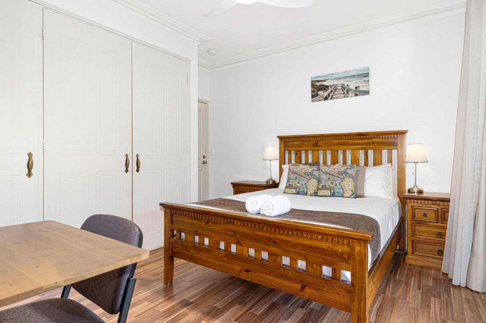 Queen Room photo 1