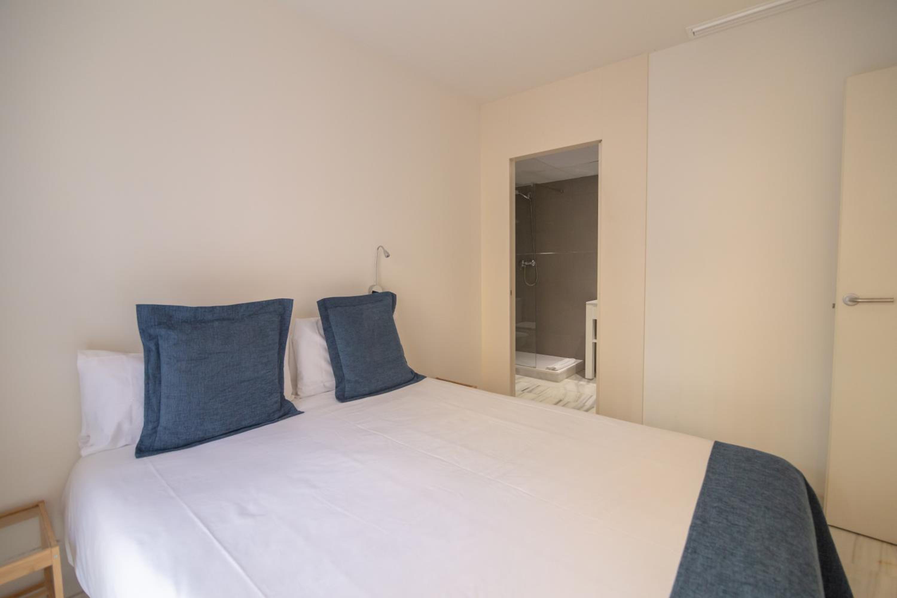 One-Bedroom Apartment (4 Adults) - Photo 19