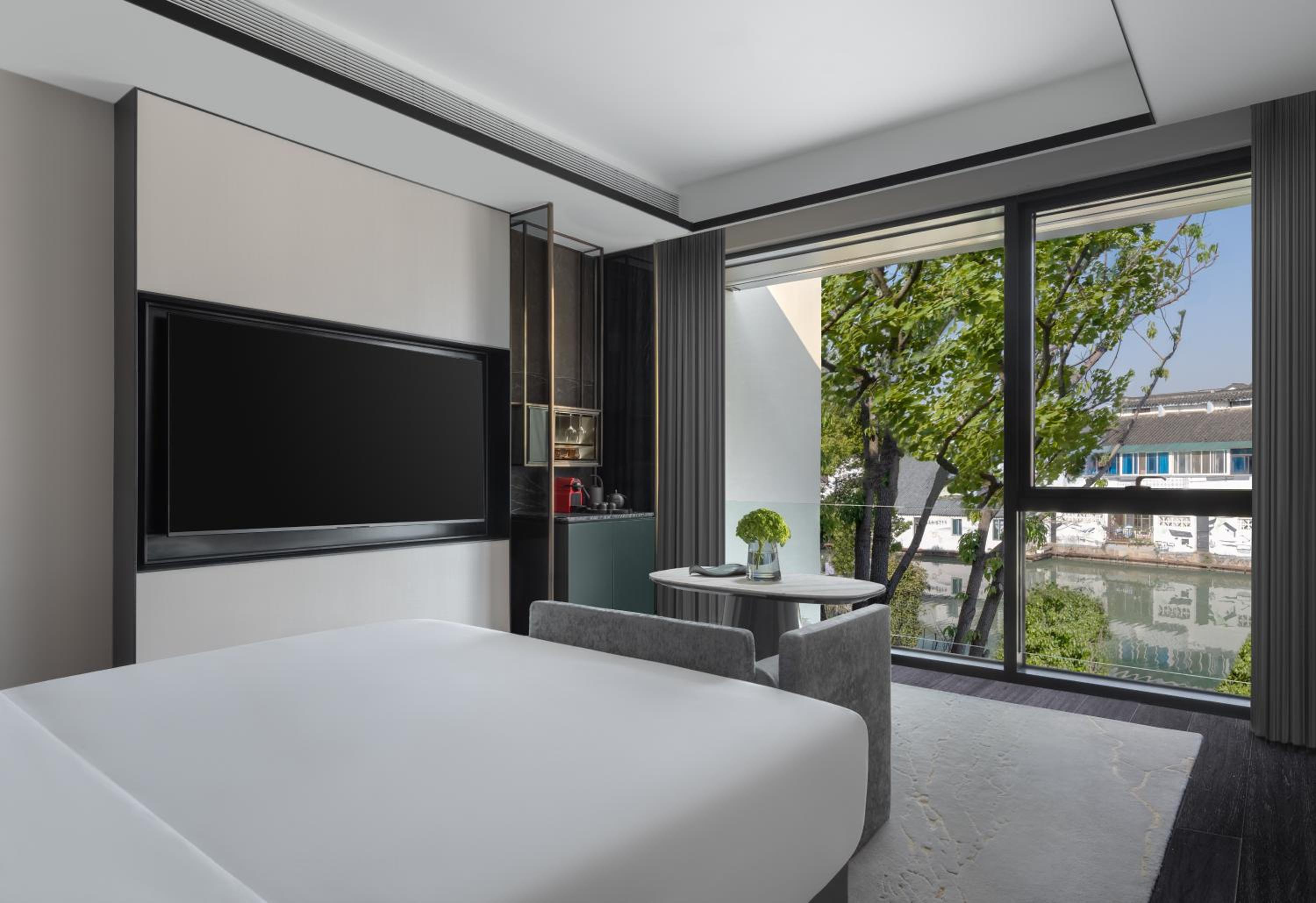 One-Bedroom King Suite with River View - Photo 2
