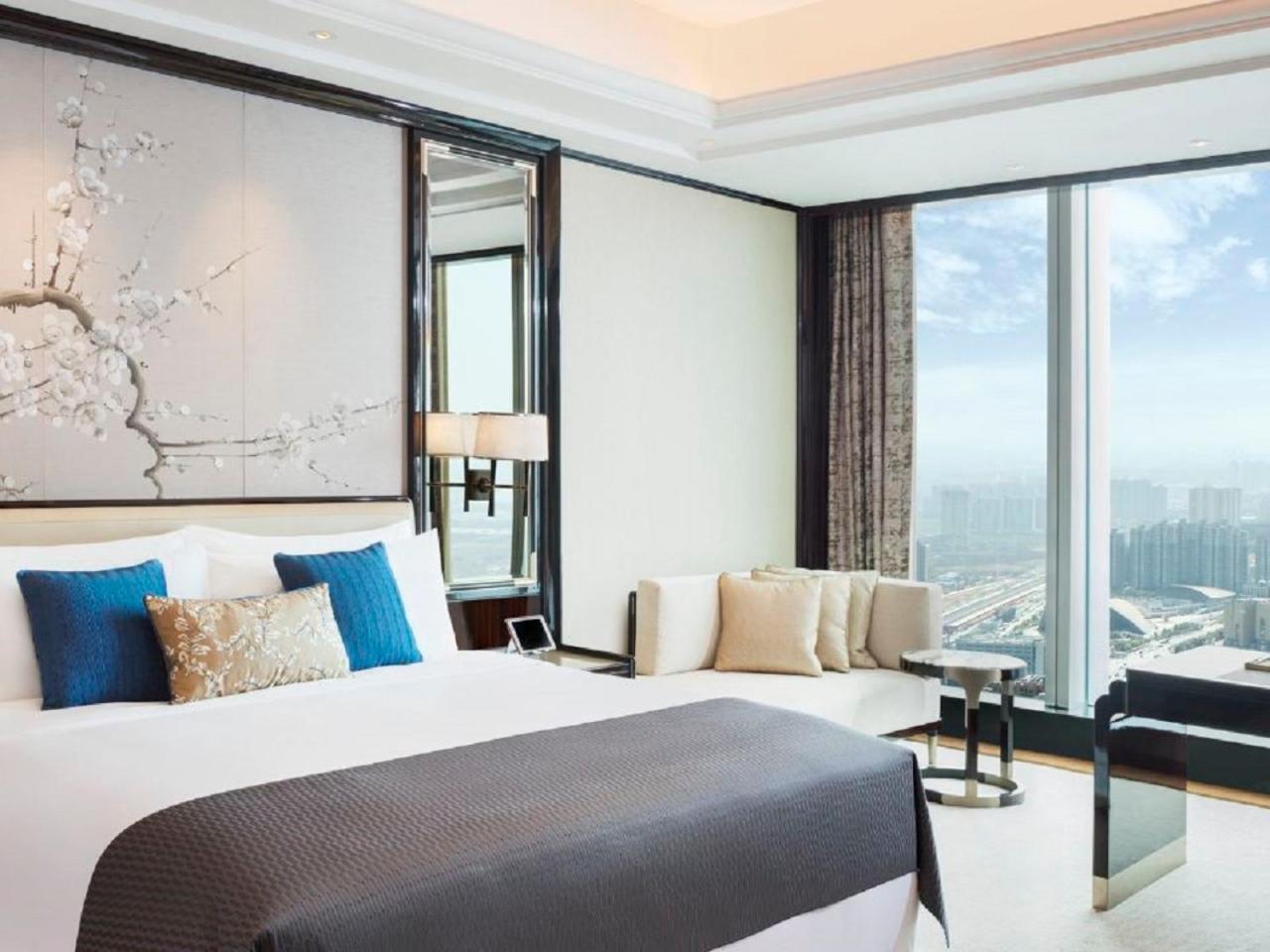 Caroline Astor Suite