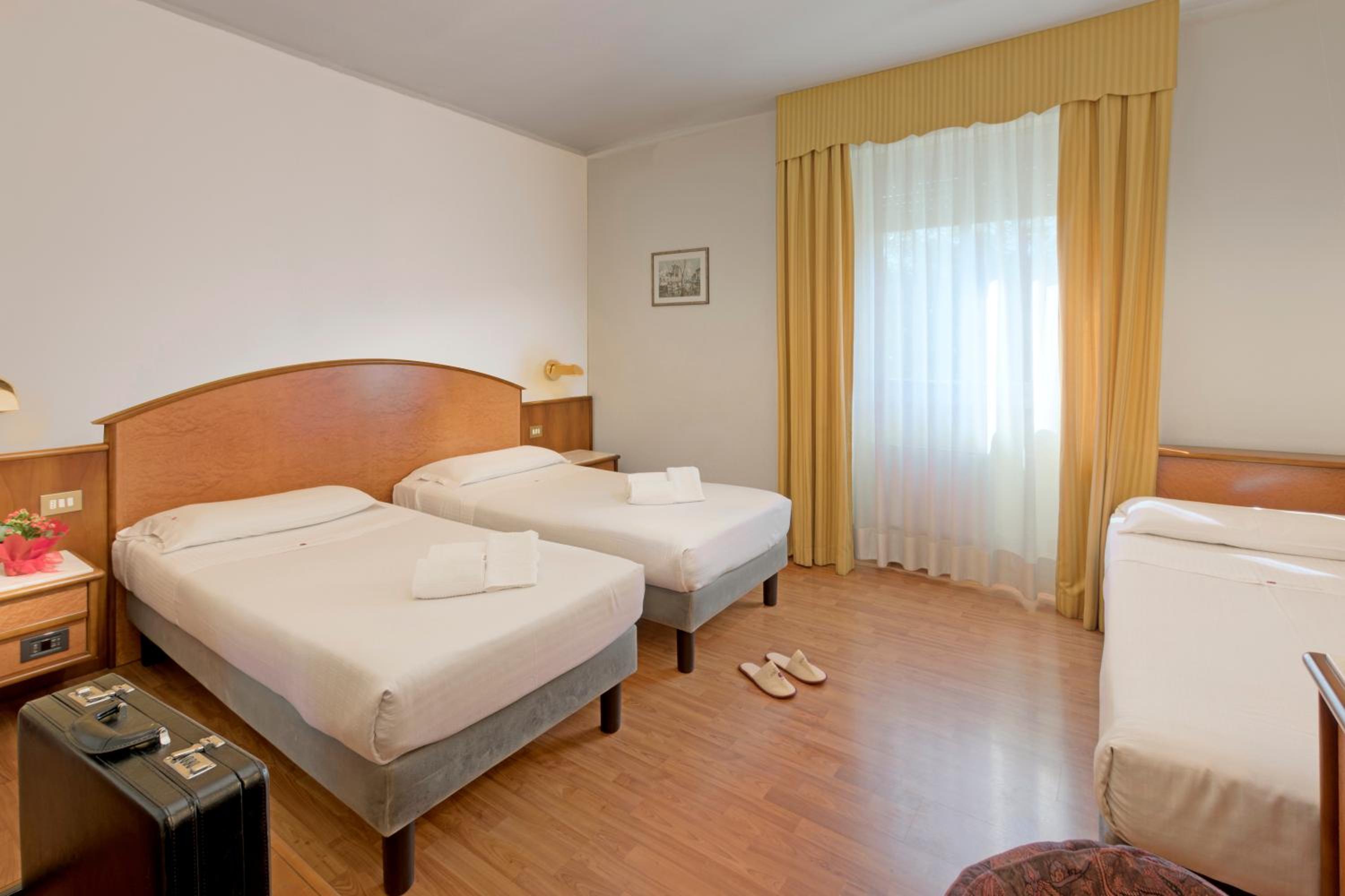 Classic Triple Room photo 2