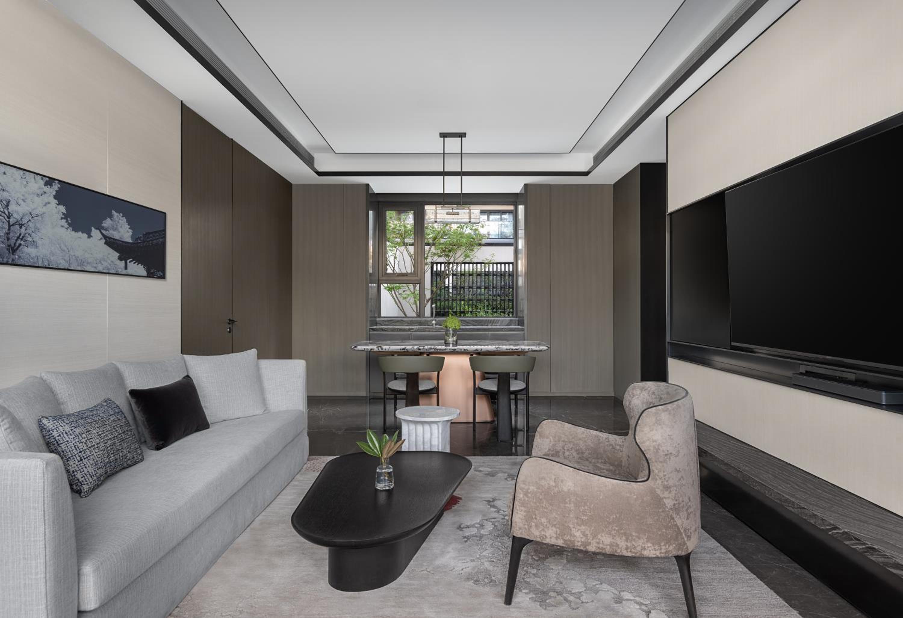 One-Bedroom King Suite with Outdoor Living Area - Photo 4
