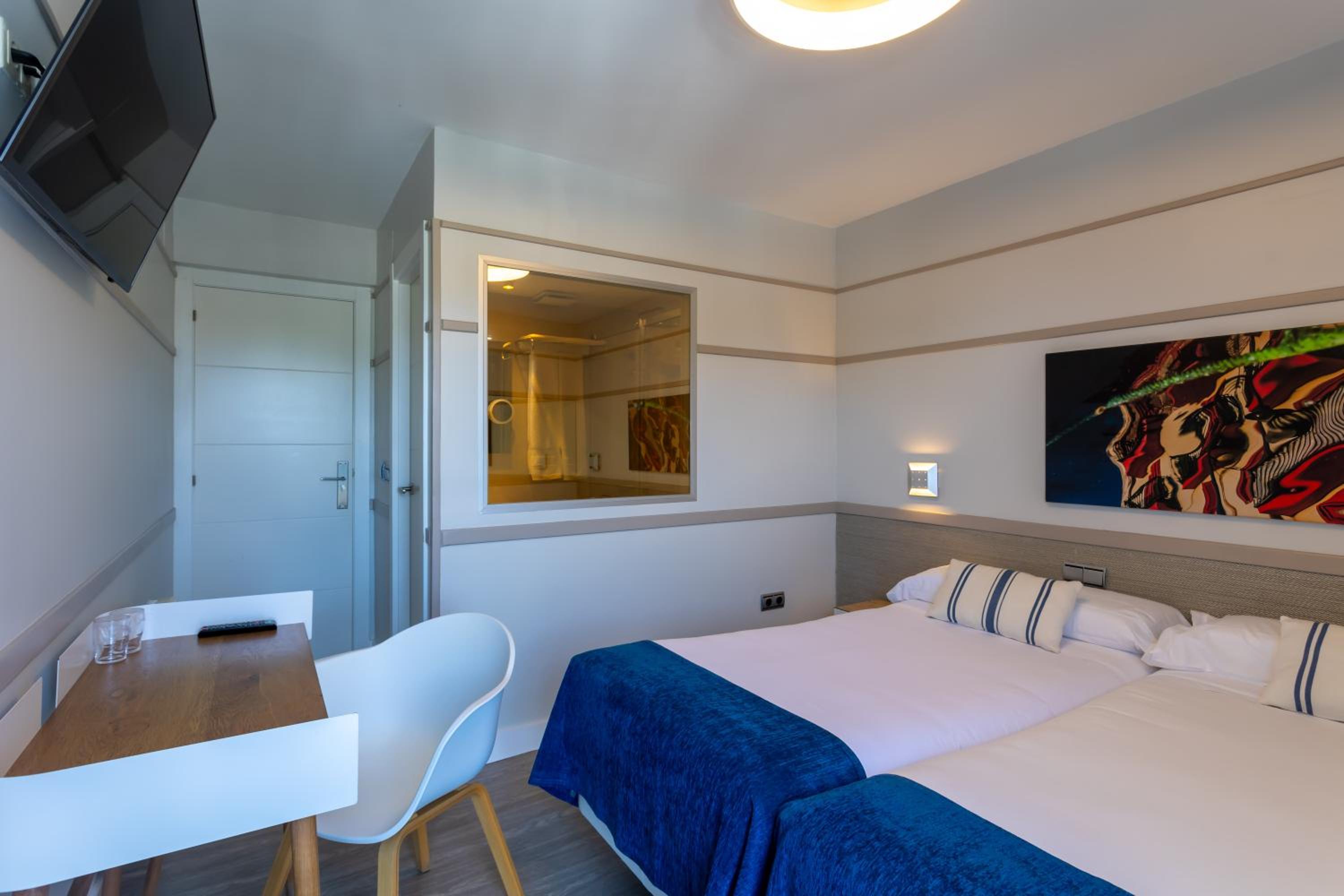 Double Room - Photo 8