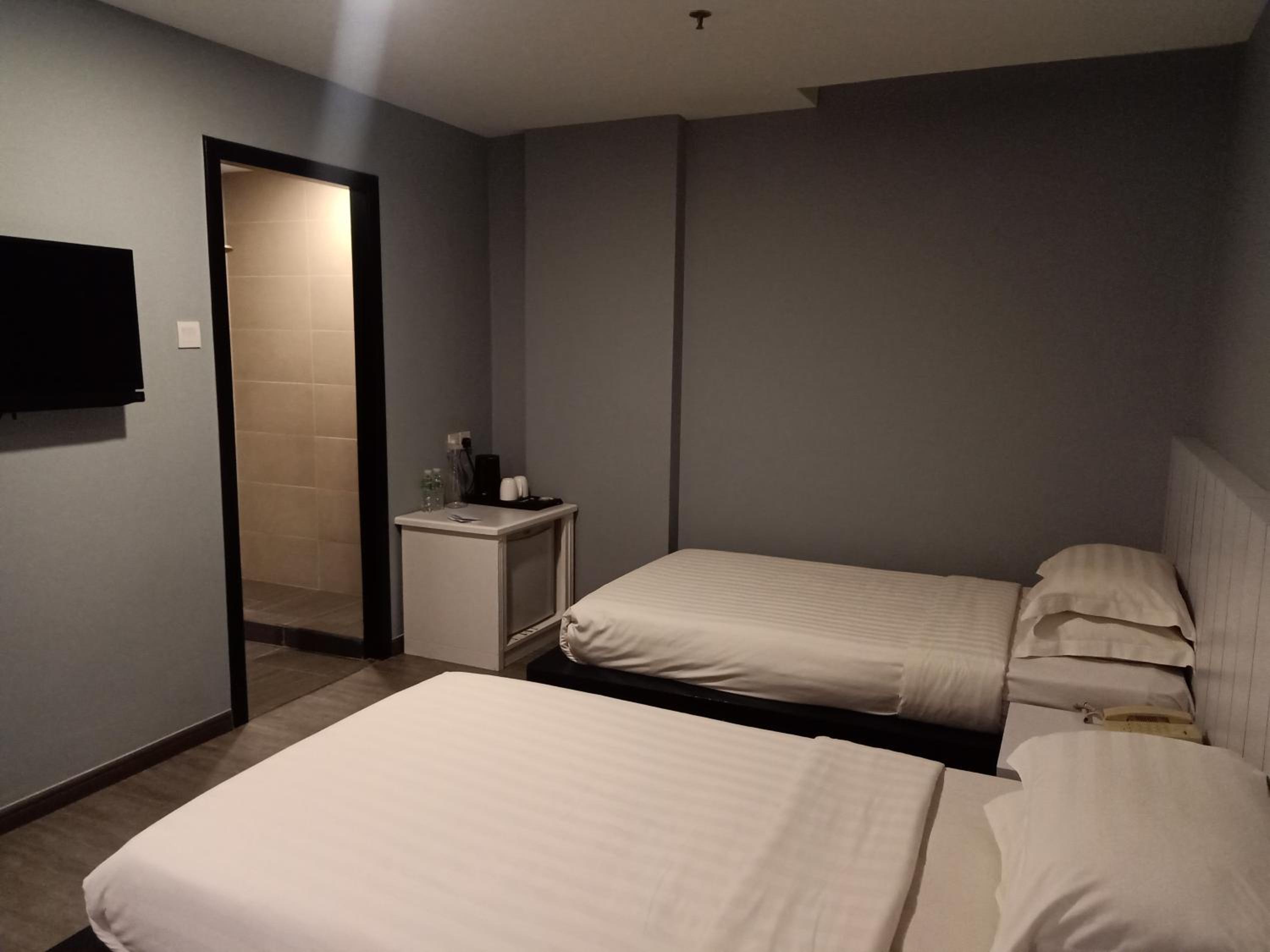 Deluxe Room without Window - Photo 2