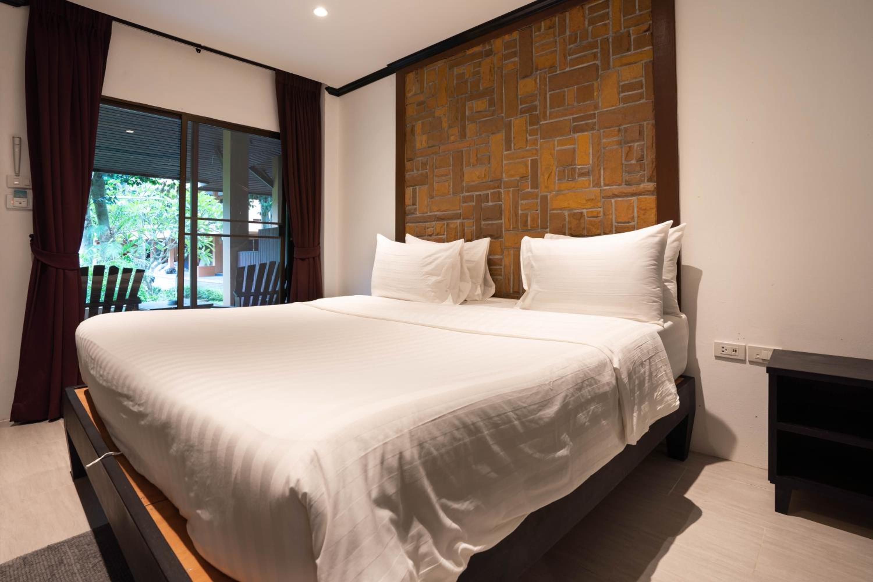 Superior Double Room with One Twin Bed and 2 Adults Occupancy (Non Smoking) photo 3