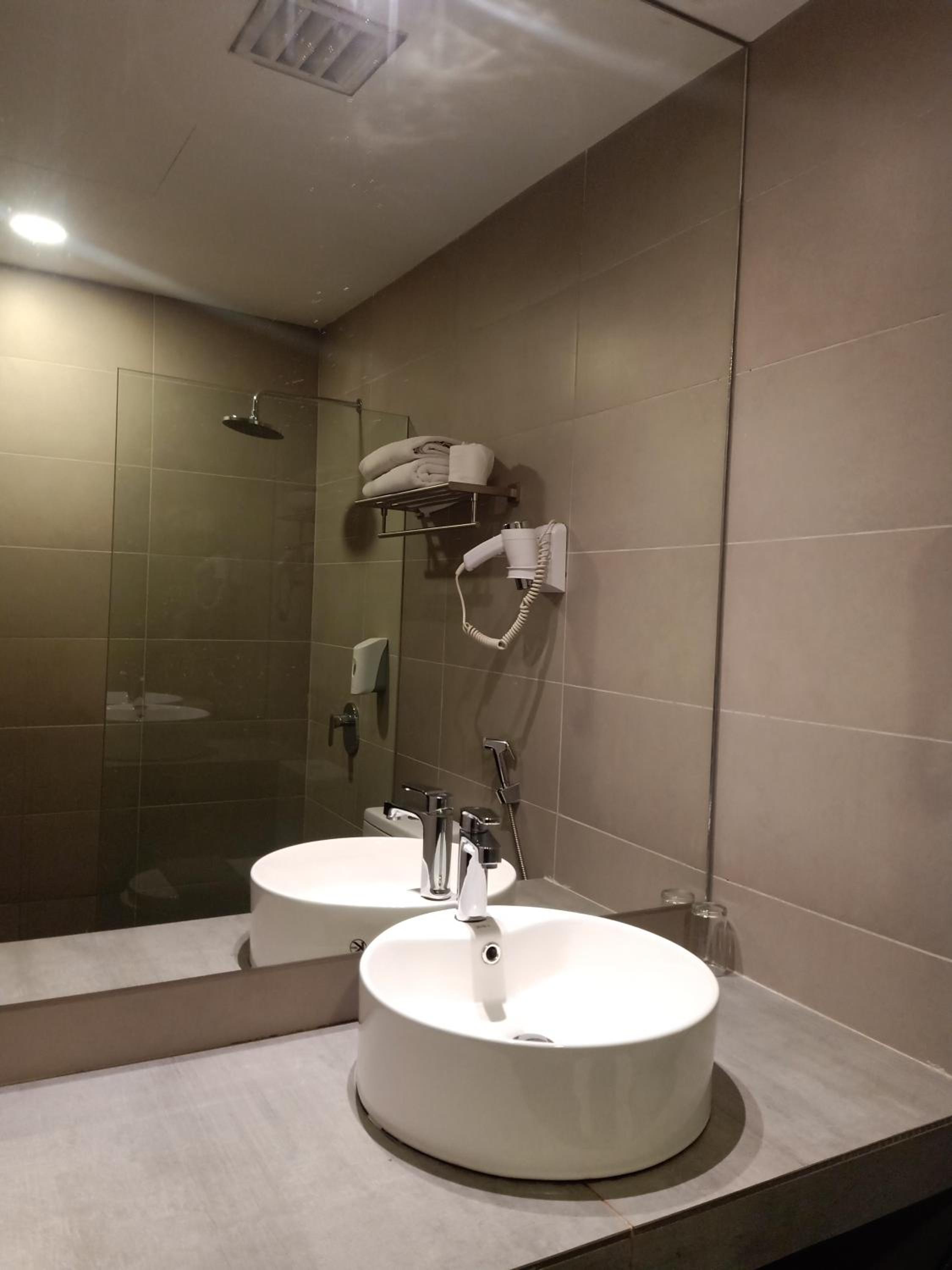 Deluxe Room without Window - Photo 4