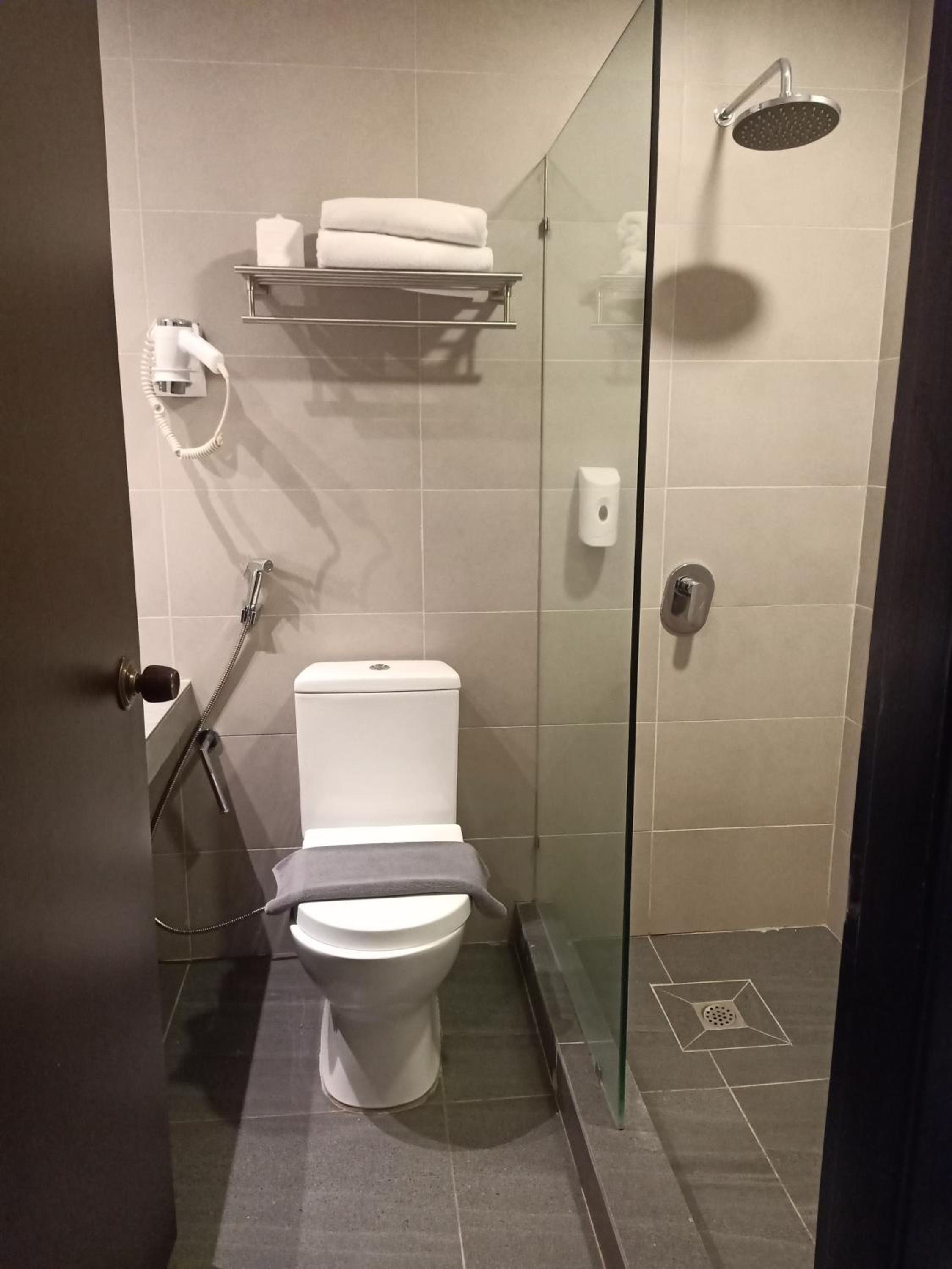 Deluxe Room without Window - Photo 5