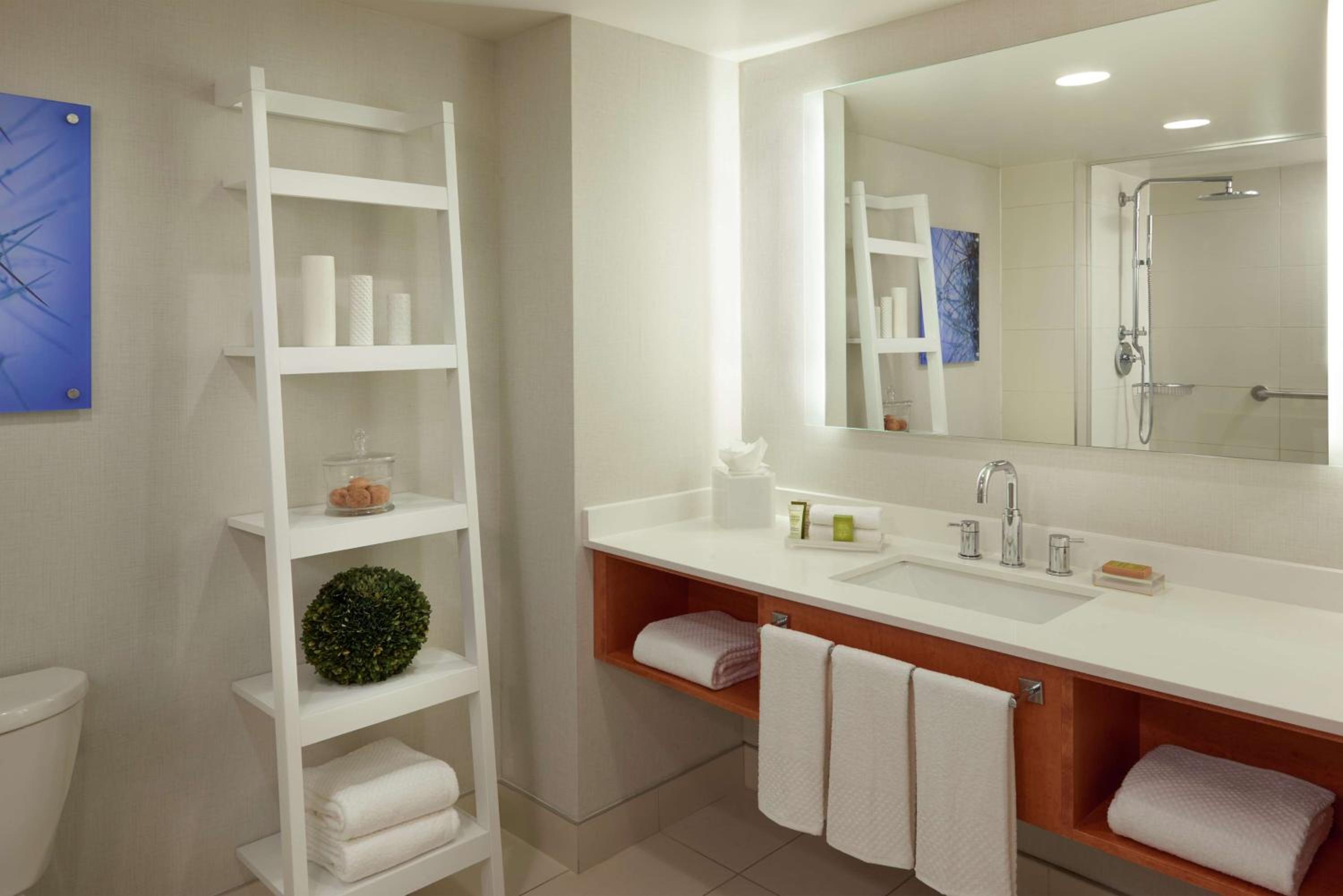 King Corner Room - Photo 4