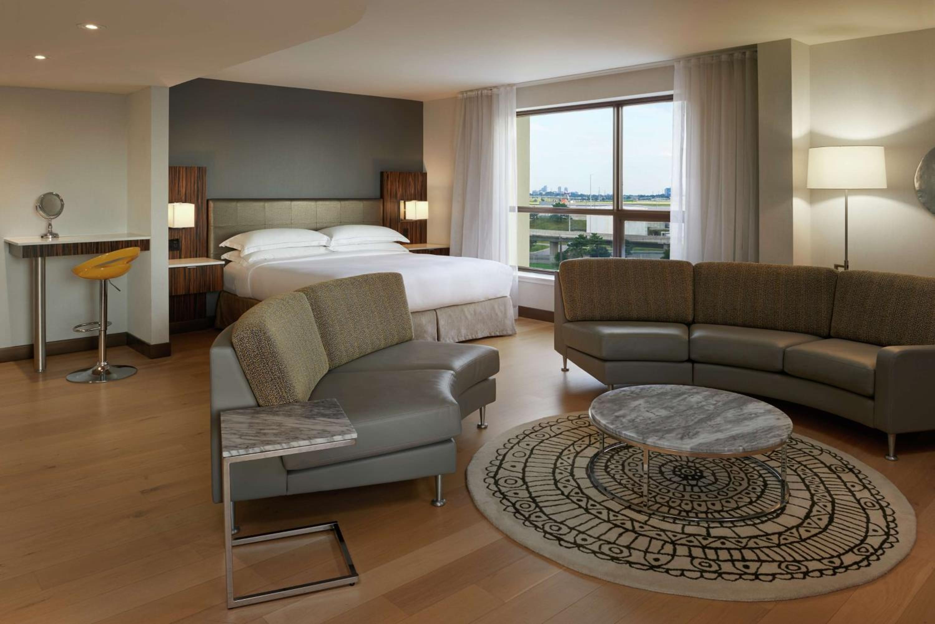 King Corner Room - Photo 1
