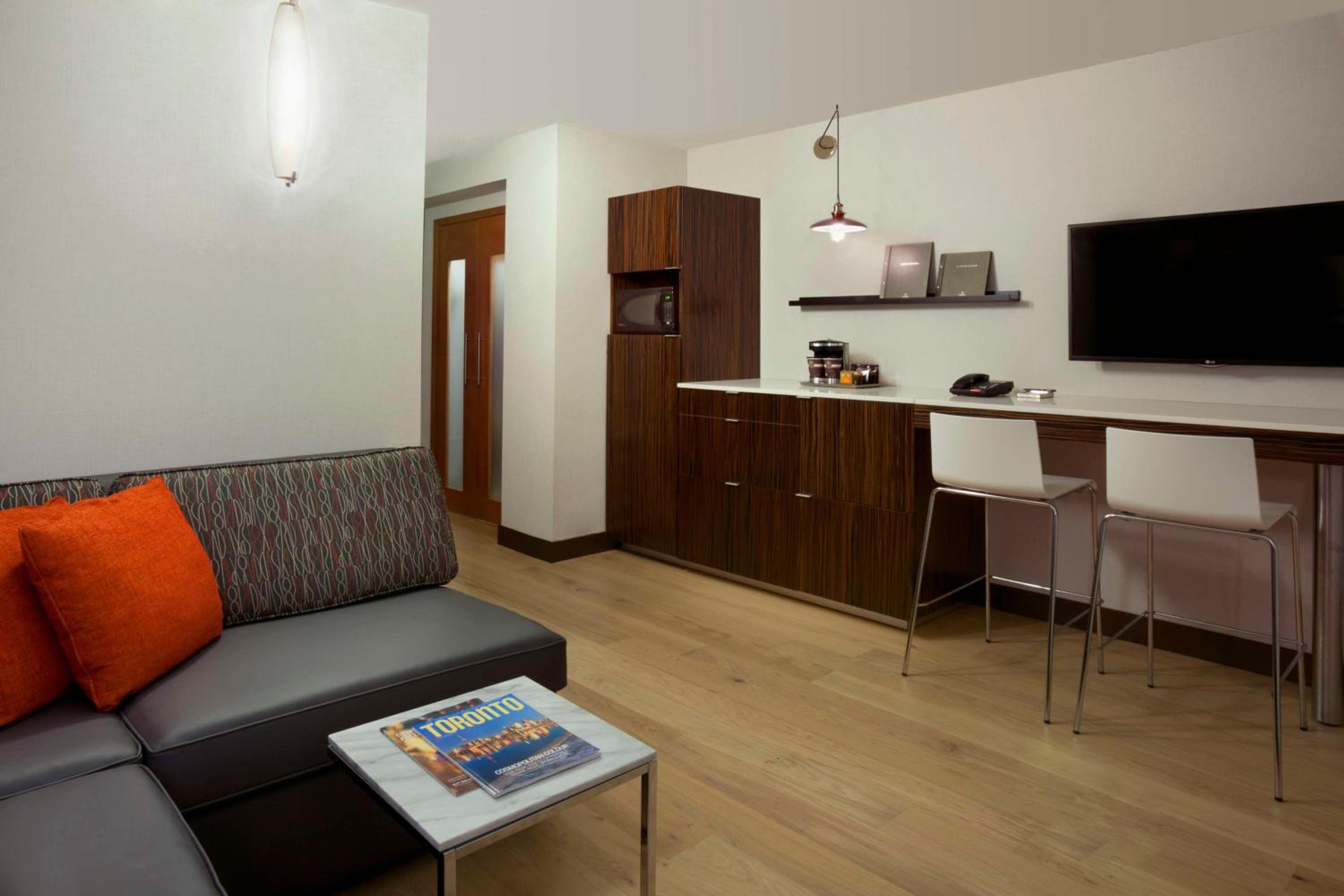 One King Junior Suite with Microwave - Photo 3