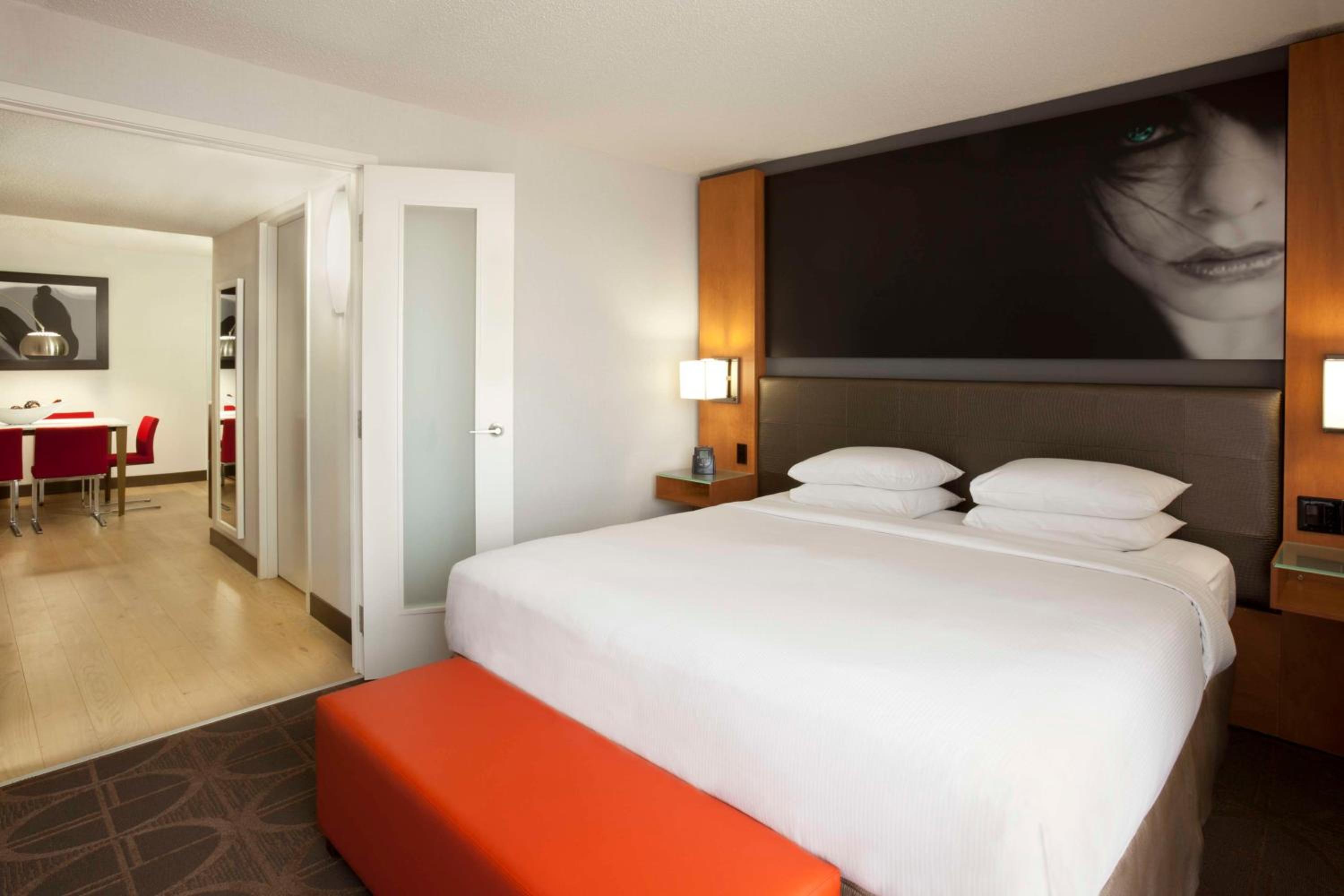 Corner King Suite - Photo 1