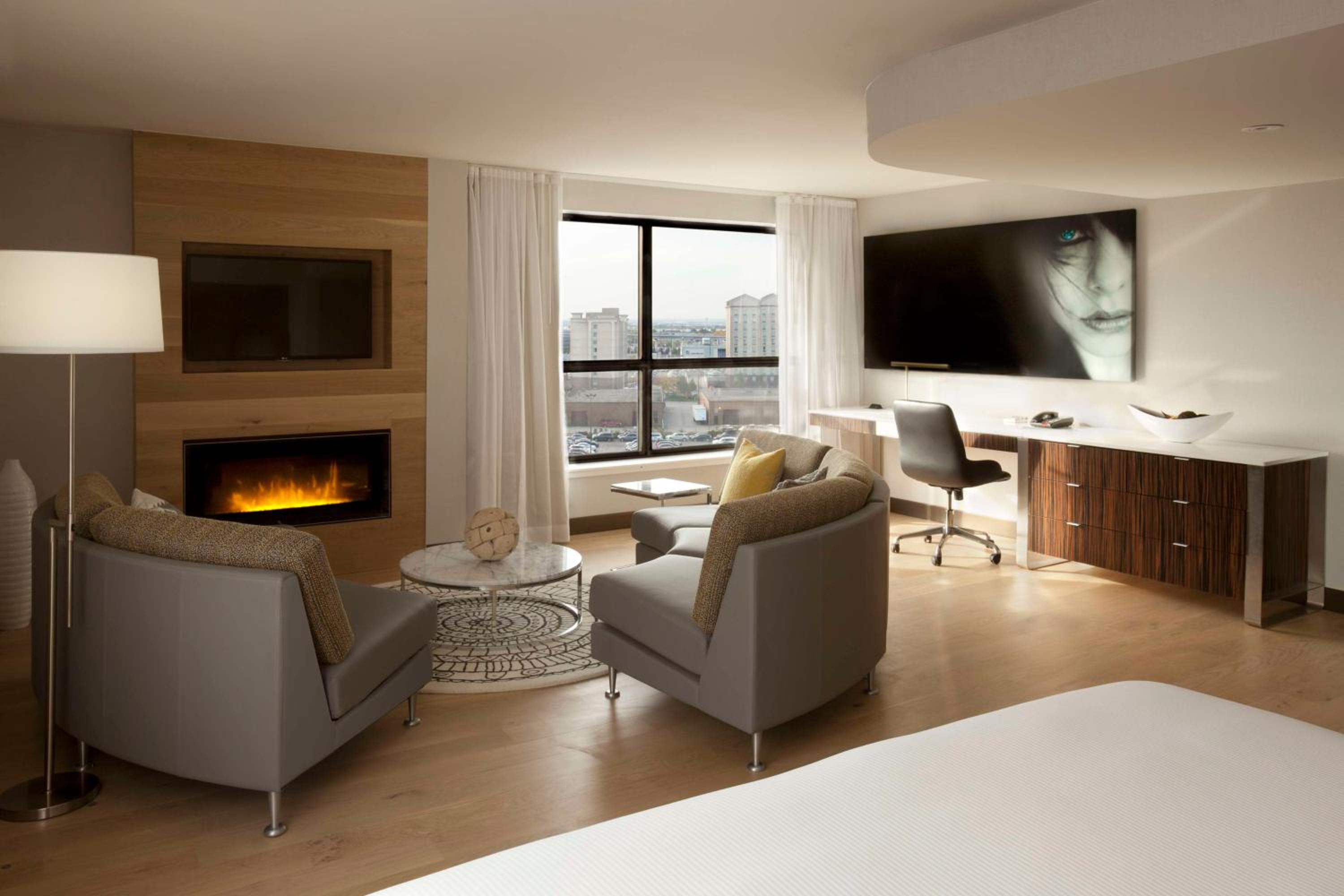 King Corner Room - Photo 3
