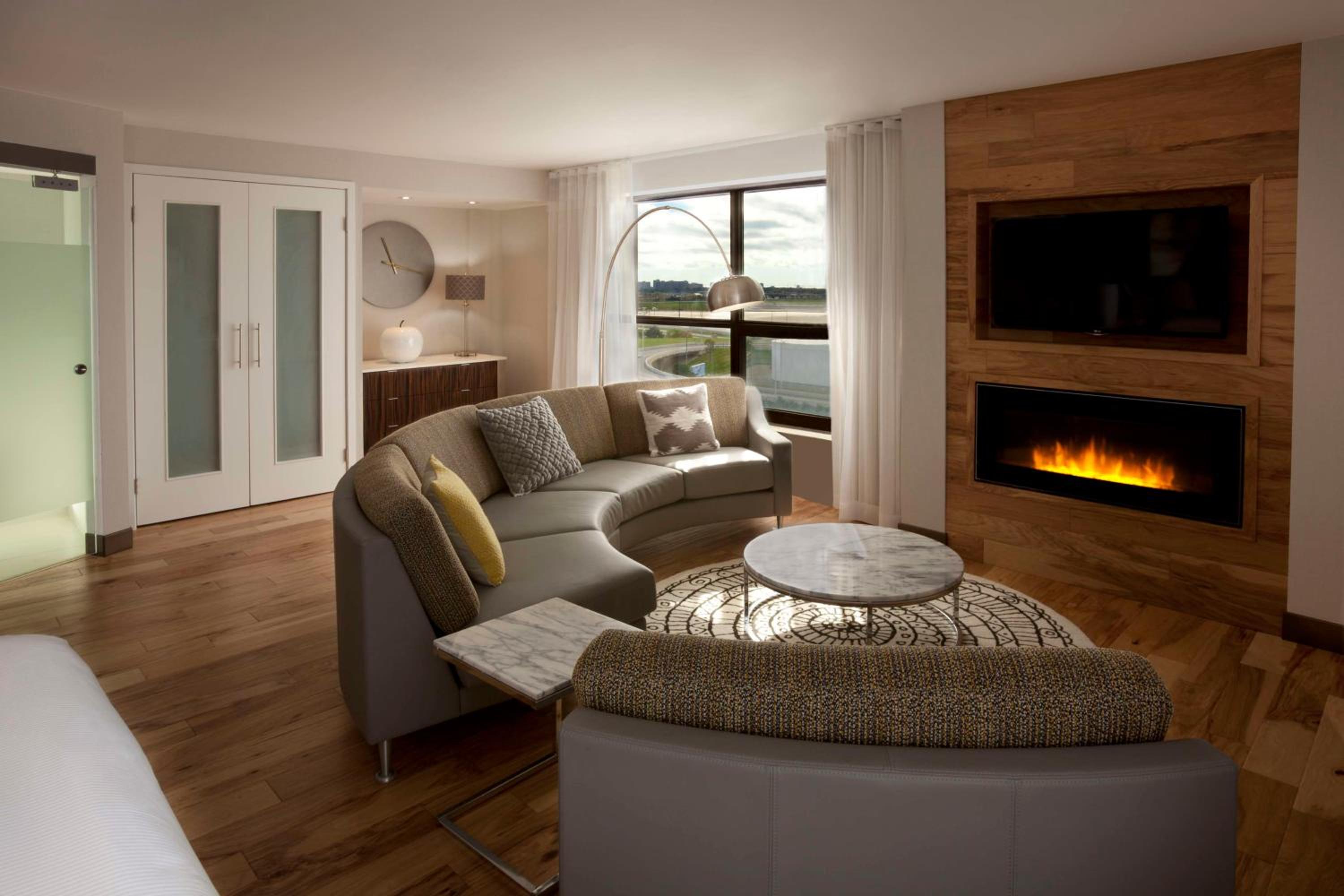 King Corner Room - Photo 2