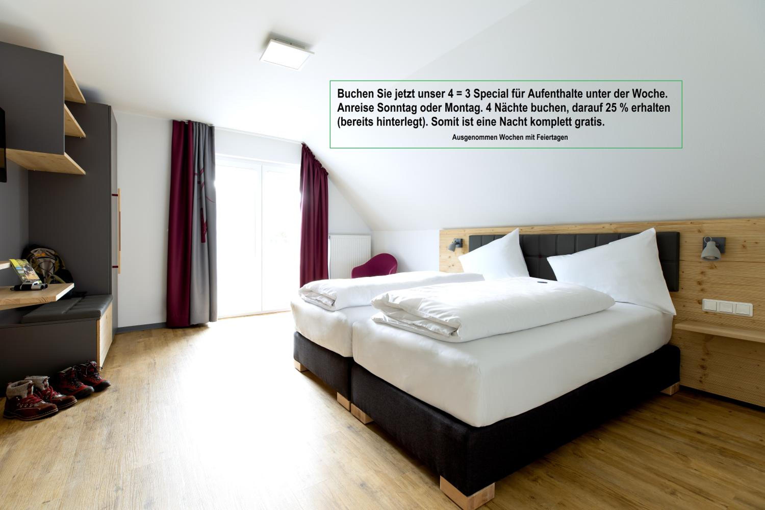 Premium Double Room with Balcony - Photo 2