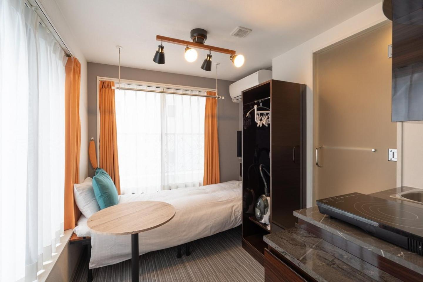 One-Bedroom Apartment photo 1