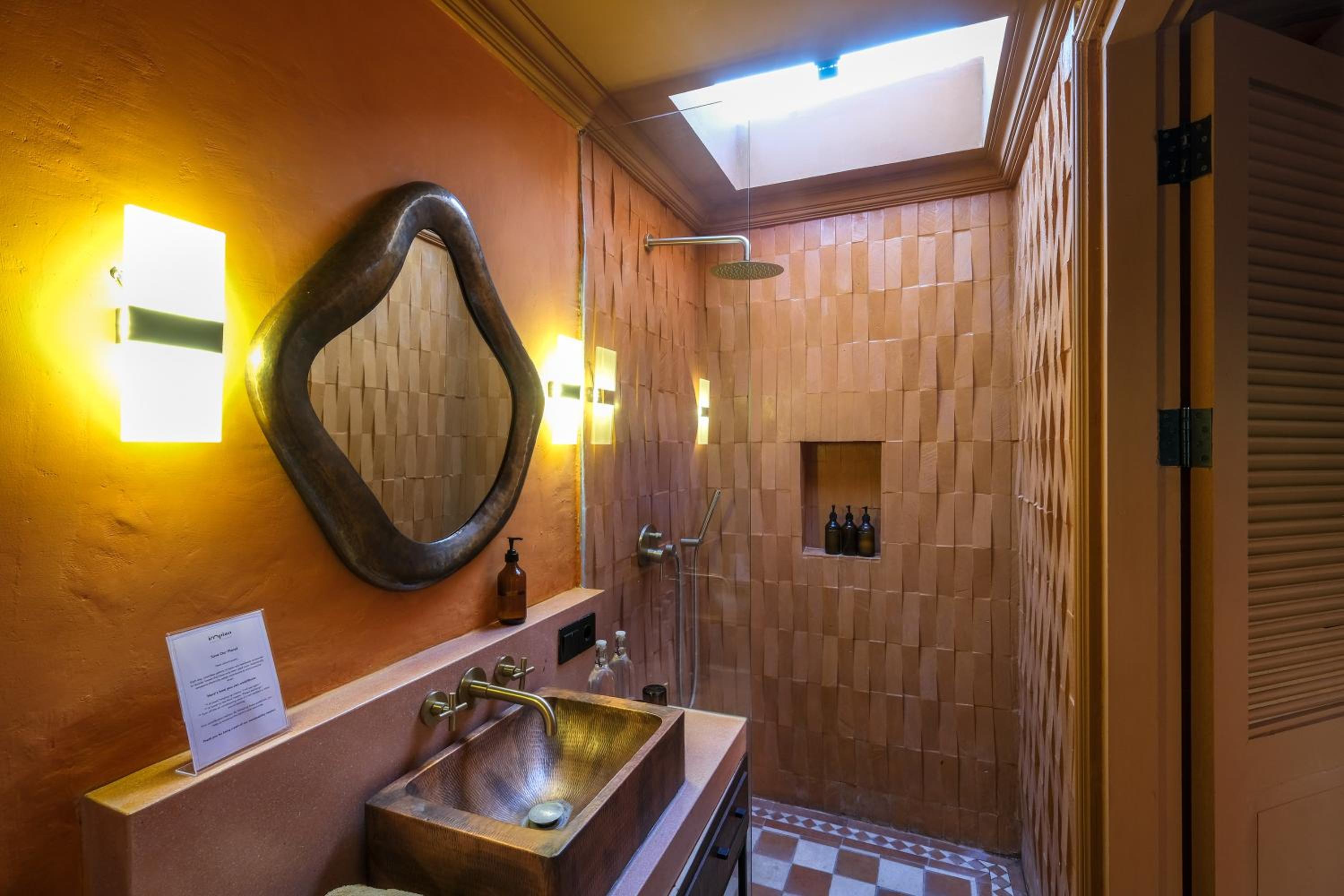 One-Bedroom Suite - Photo 5
