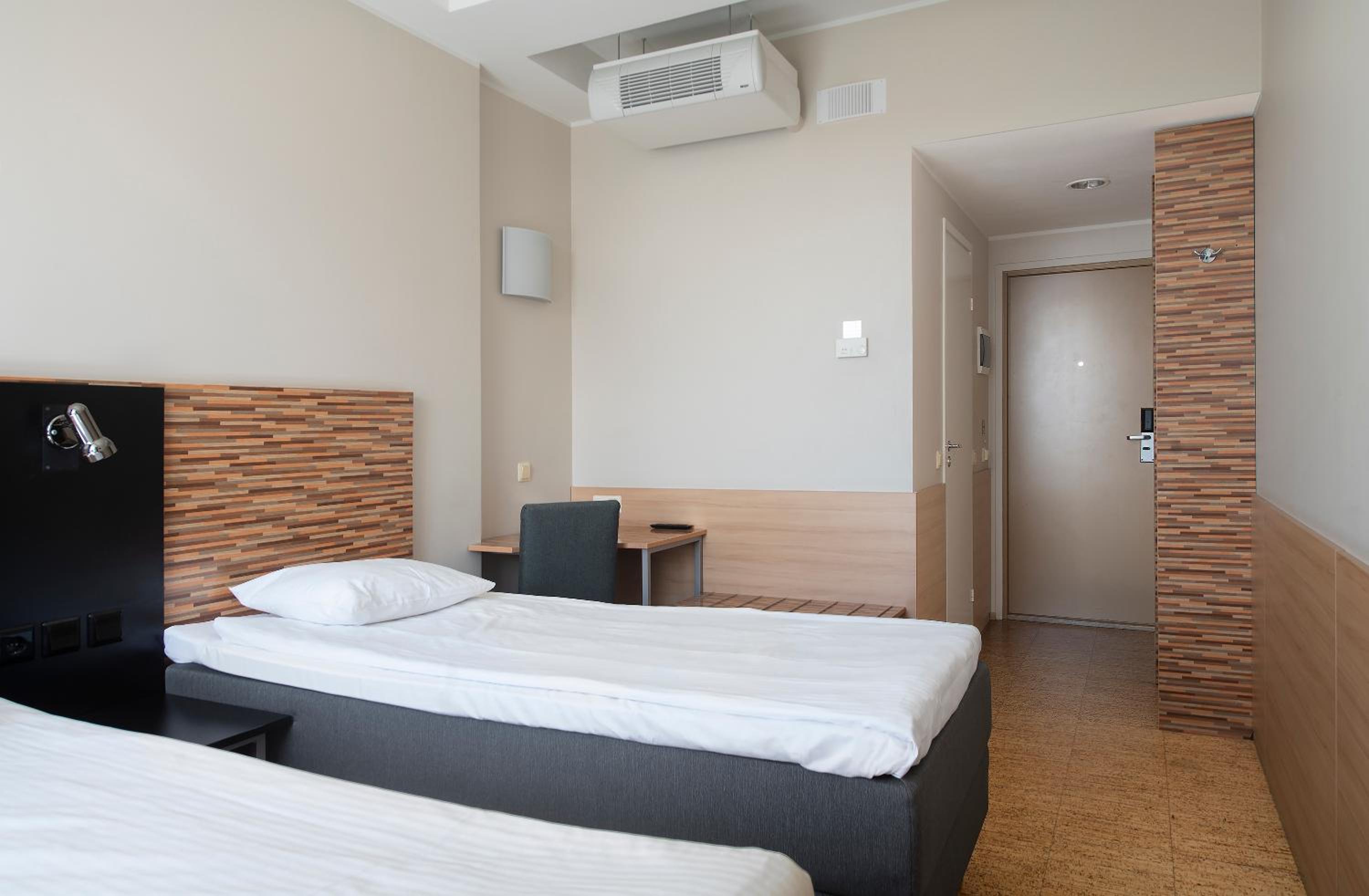 Standard Twin Room - Photo 1