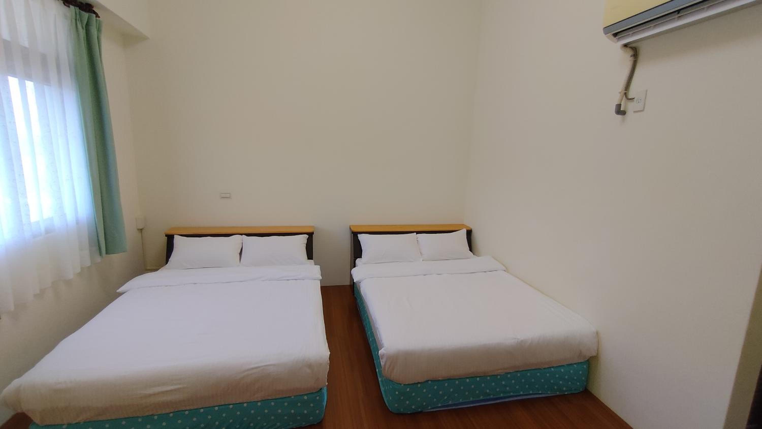 Quadruple Room with Balcony photo 3