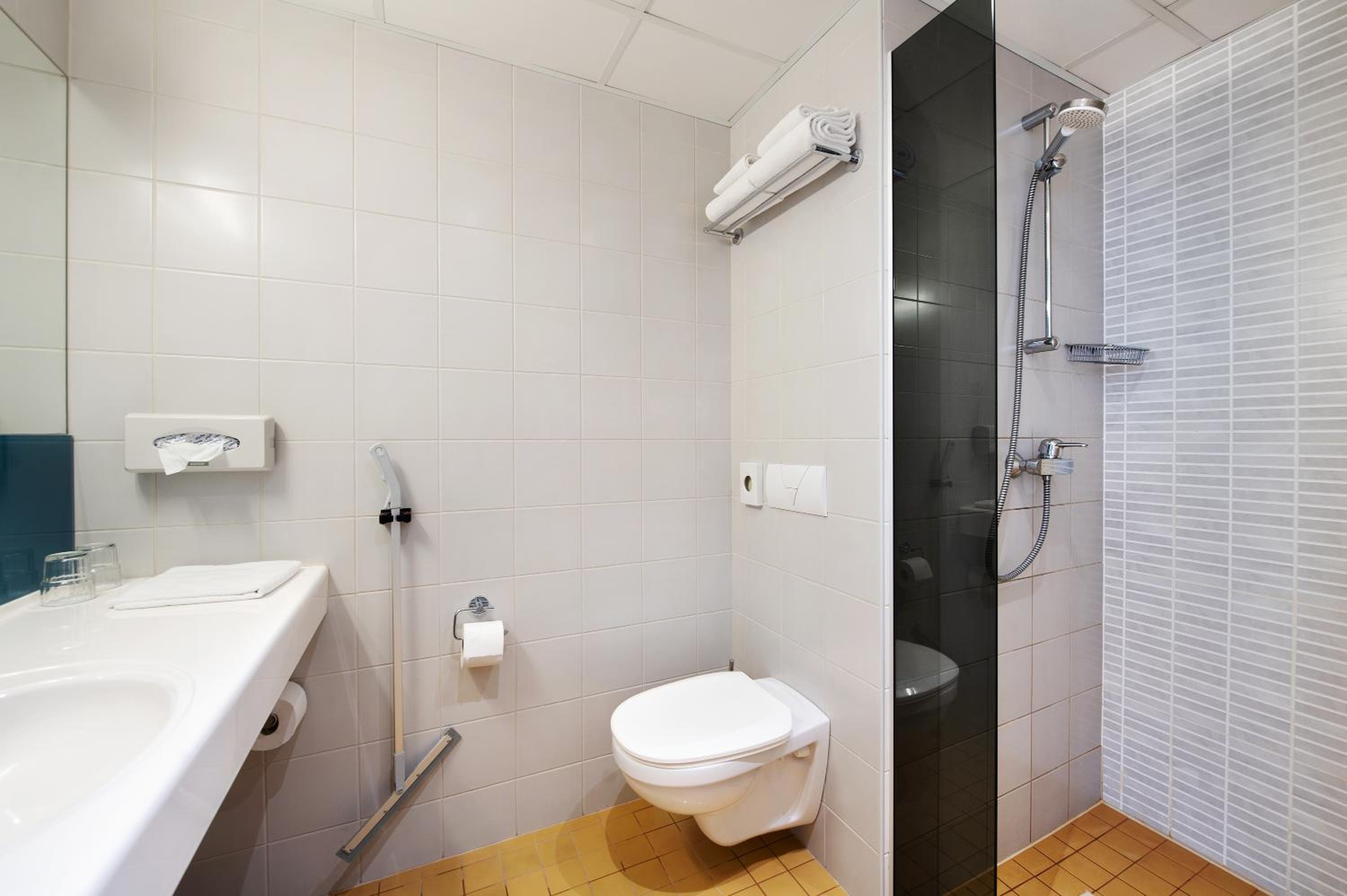 Standard Twin Room - Photo 4