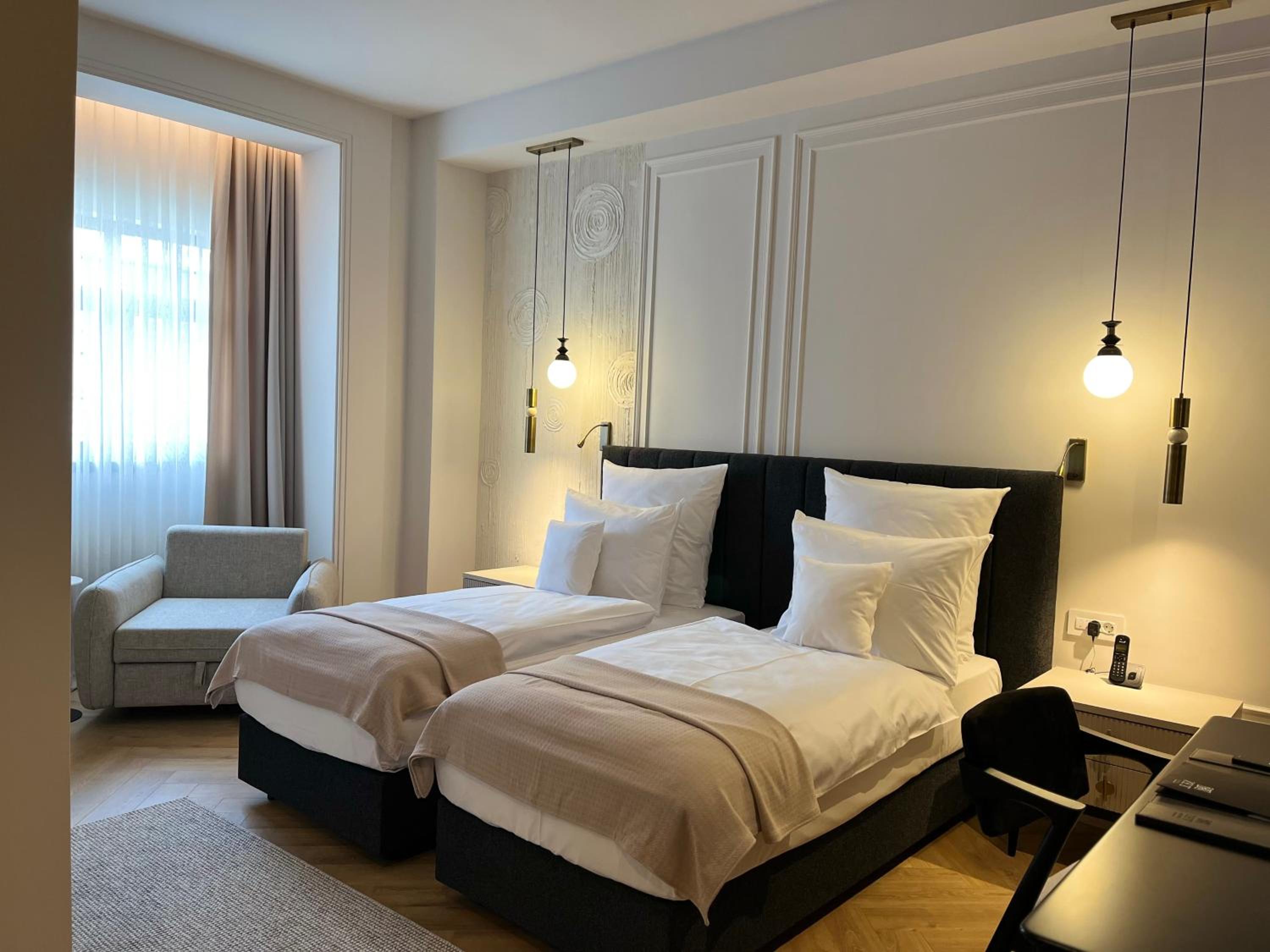 Standard Twin Room - Photo 2