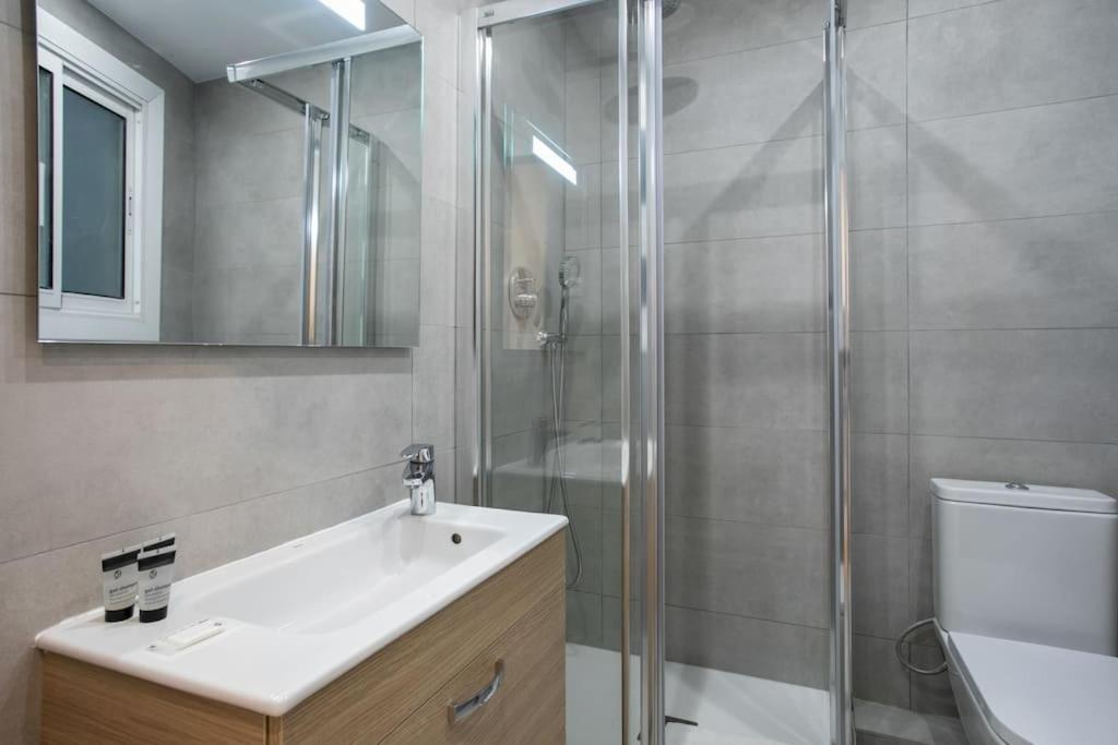 Three-Bedroom Apartment photo 2