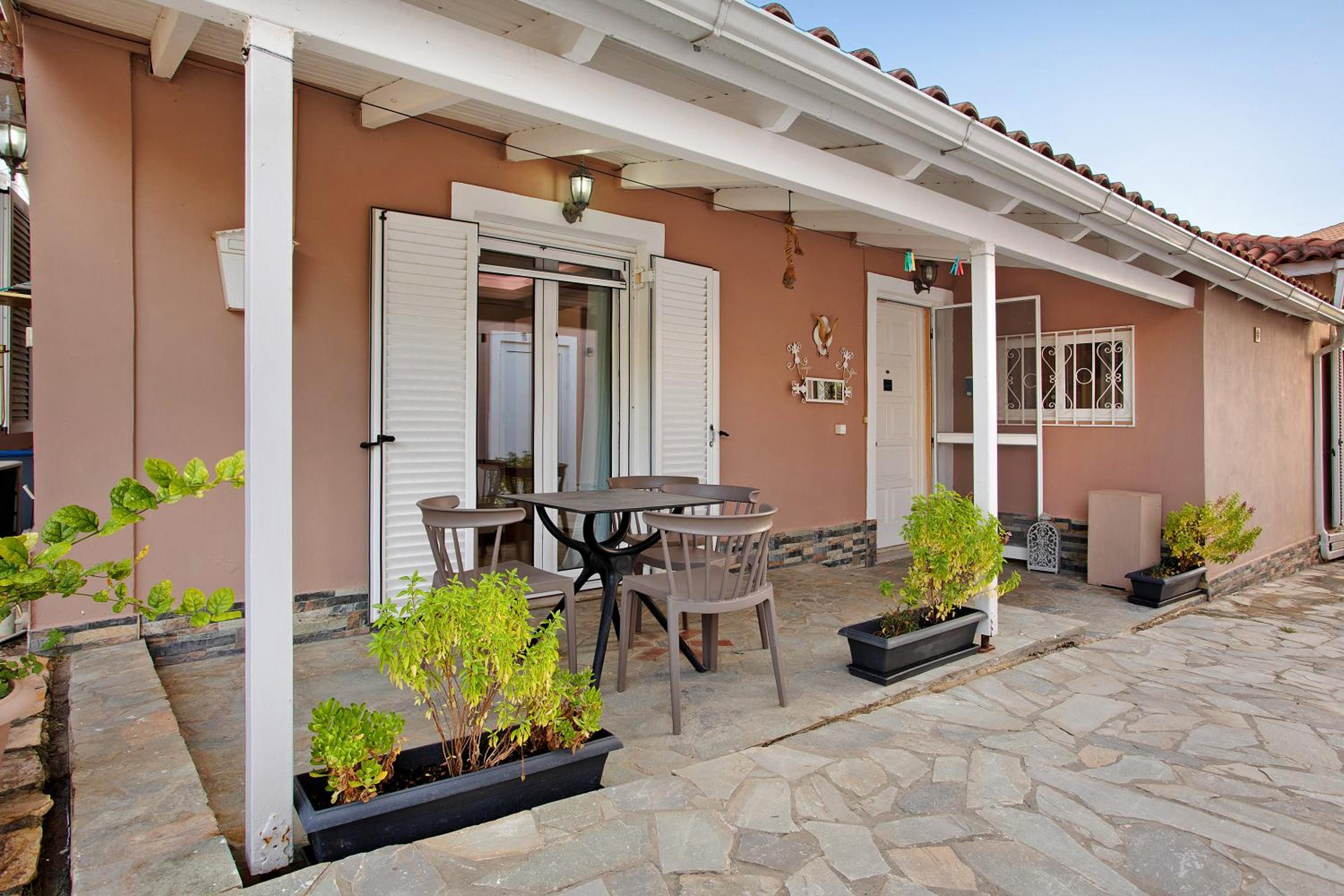 Two-Bedroom Deluxe Apartment with Garden View photo 1