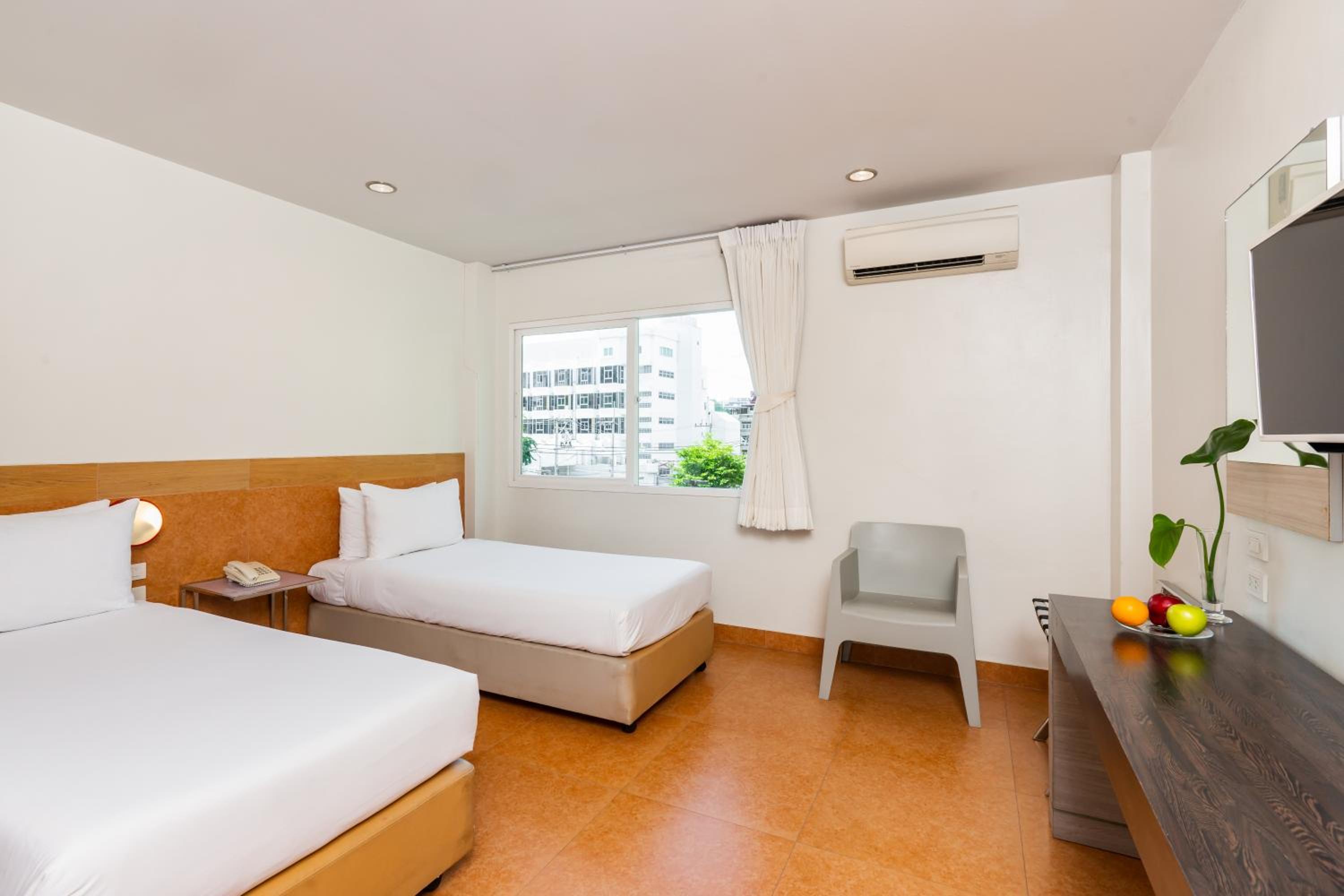 Standard Twin Room No balcony & No Elevator - Photo 5
