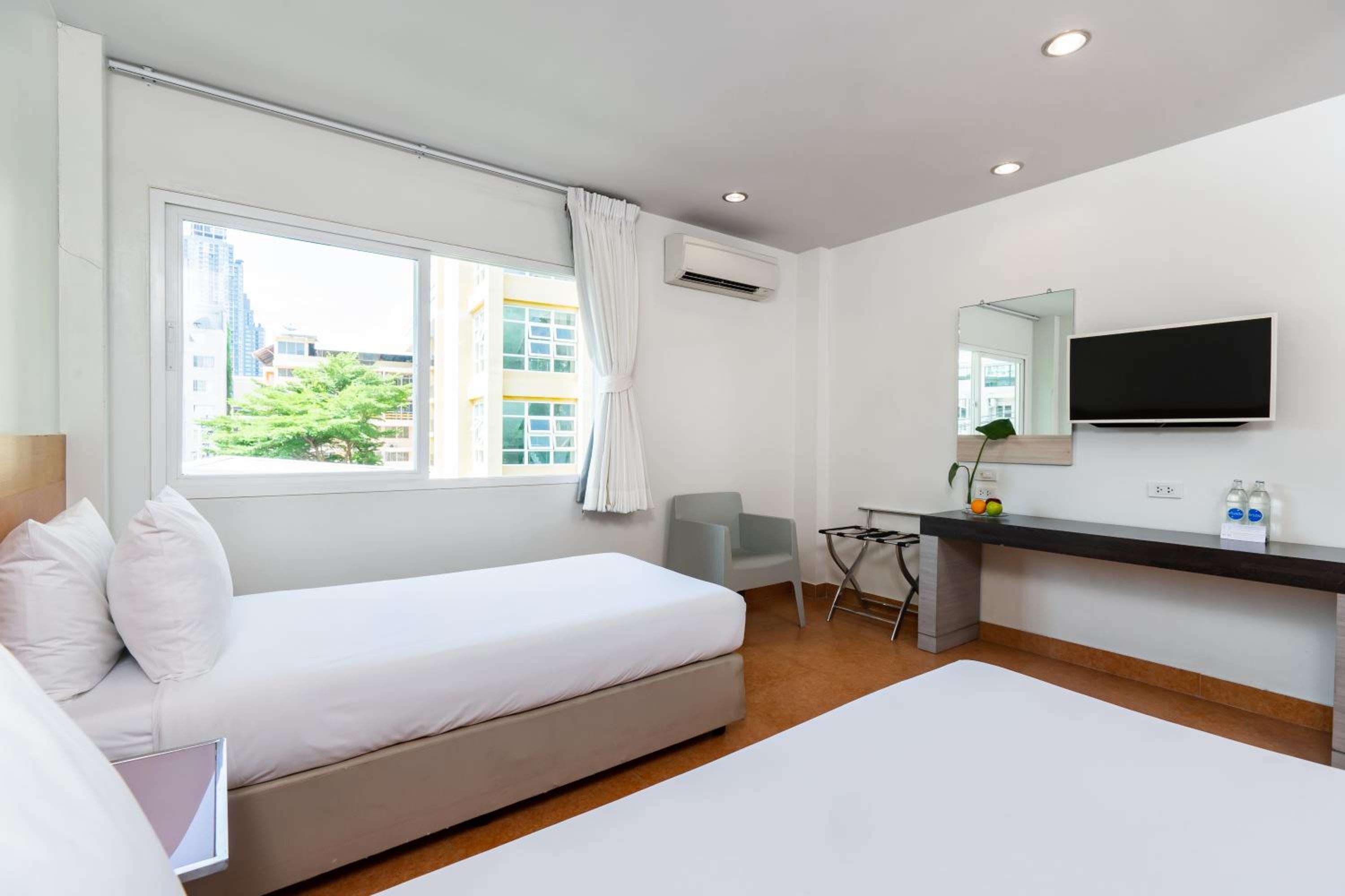 Standard Twin Room No balcony & No Elevator - Photo 3