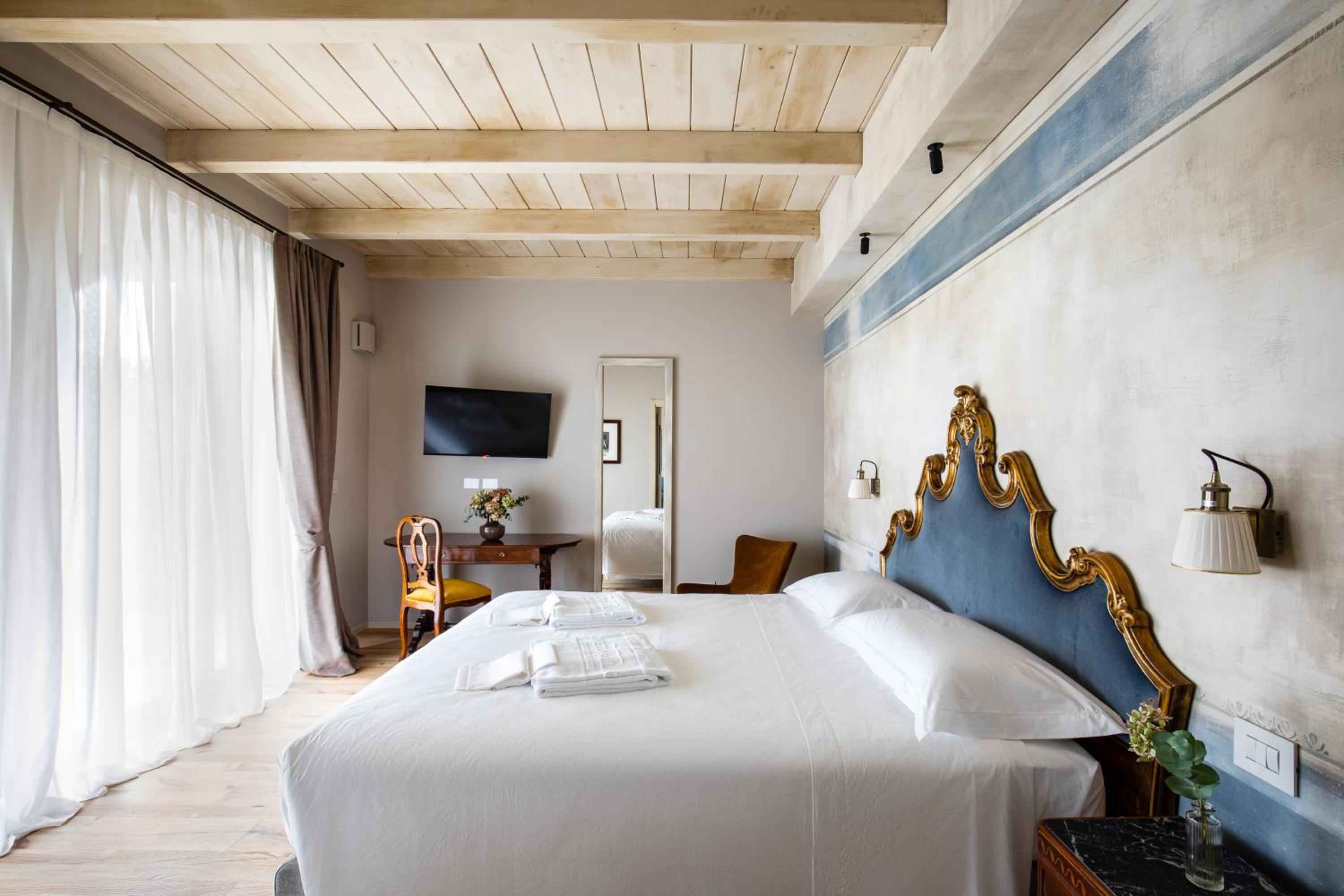 Suite with Terrace - Photo 3