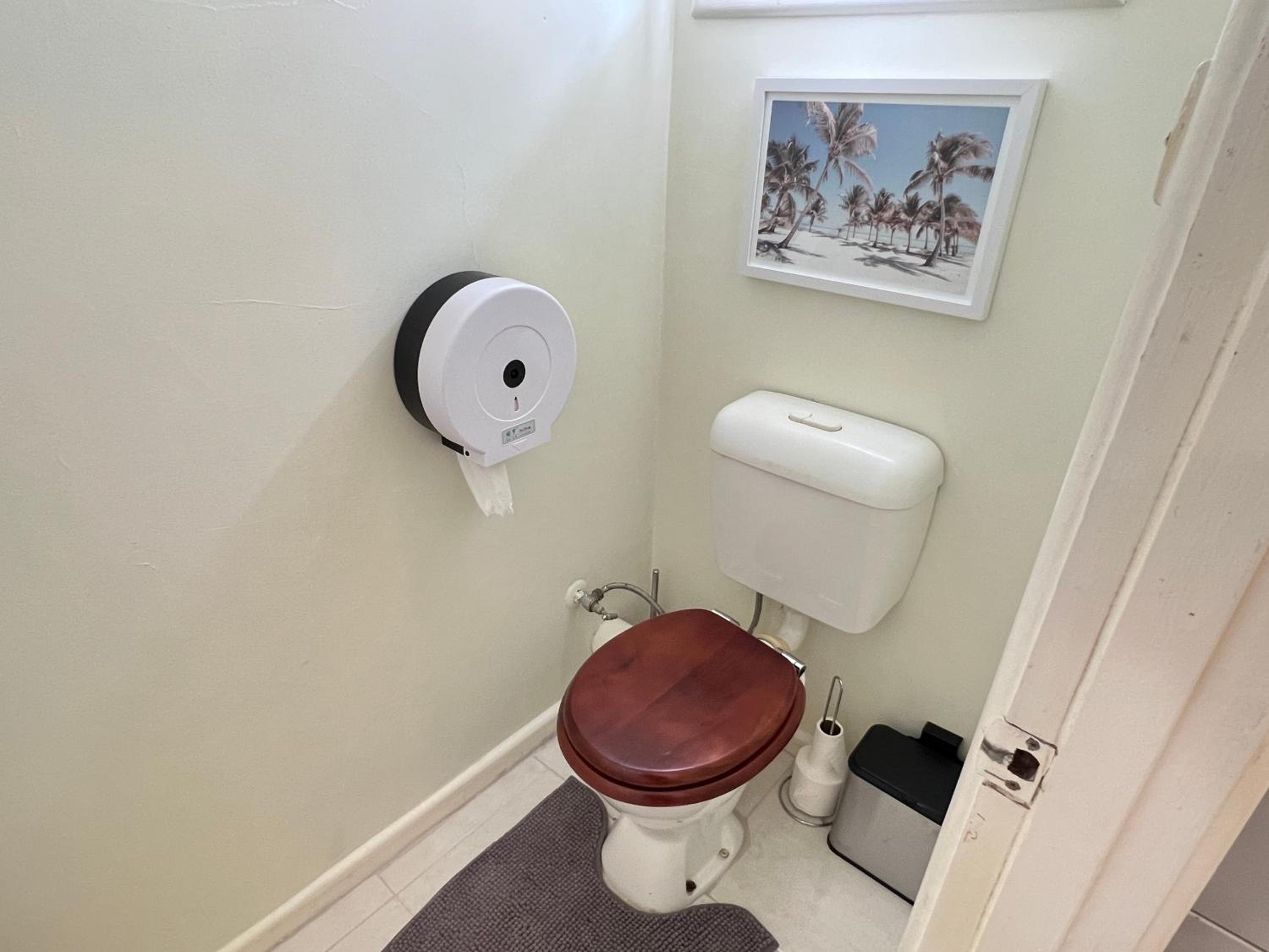 Single Room with Shared Bathroom photo 2
