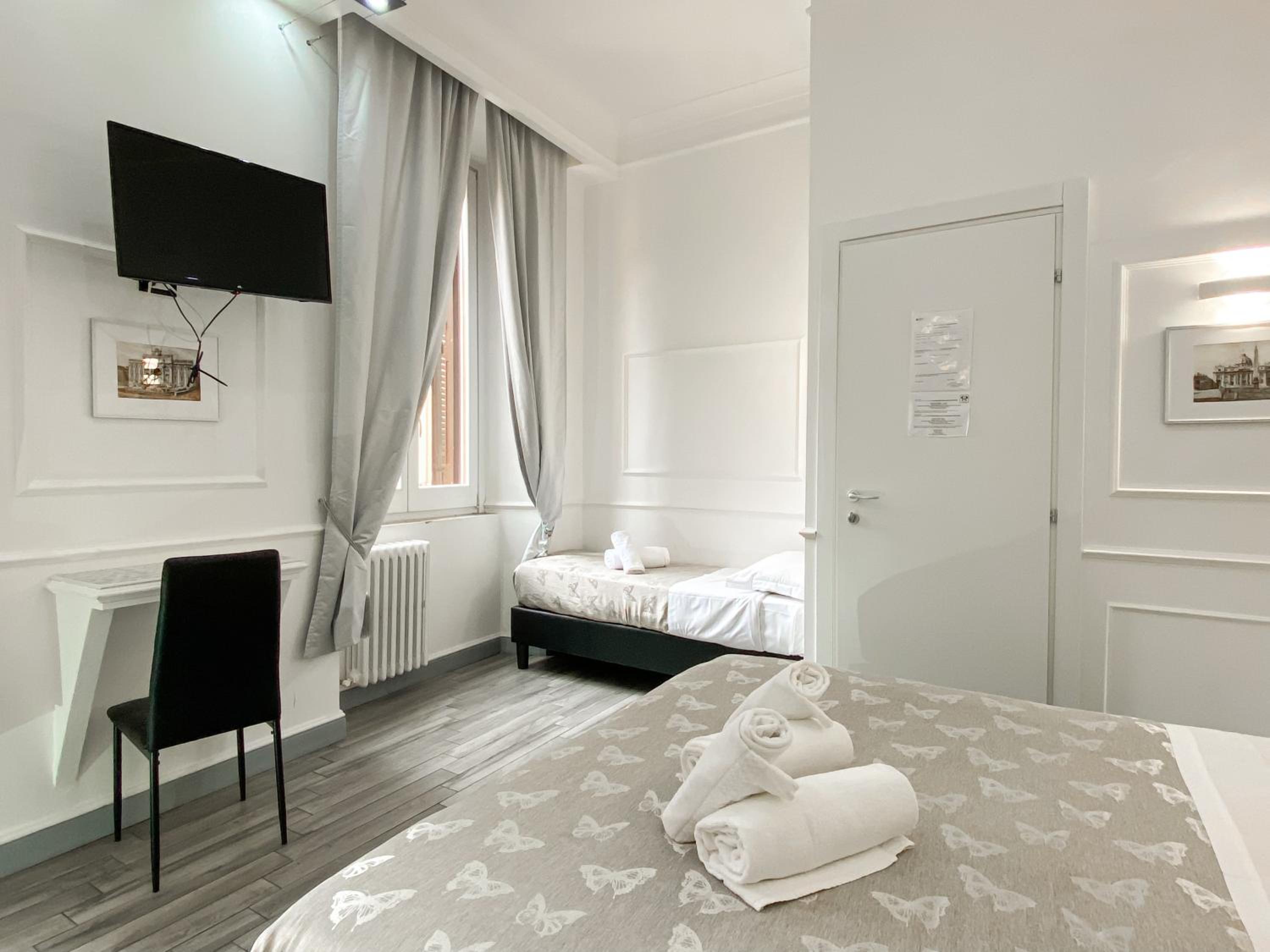 Standard Triple Room photo 2
