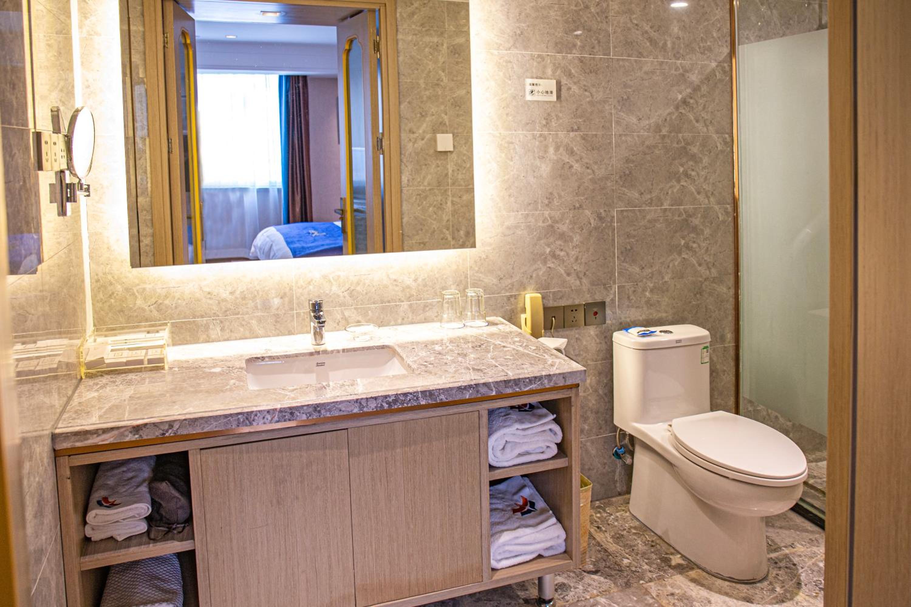Deluxe Suite - Photo 4