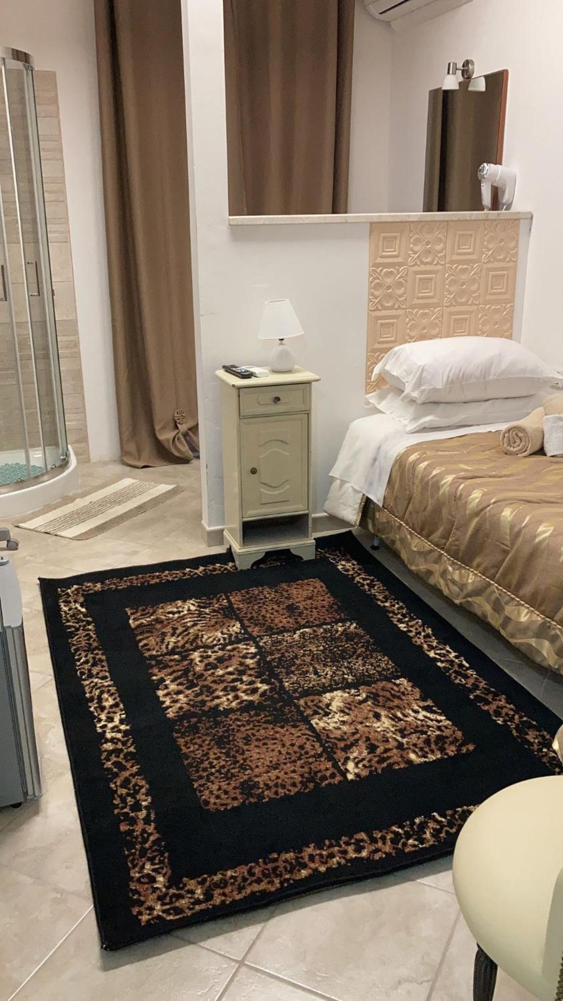 Single Room with Private Bathroom photo 1