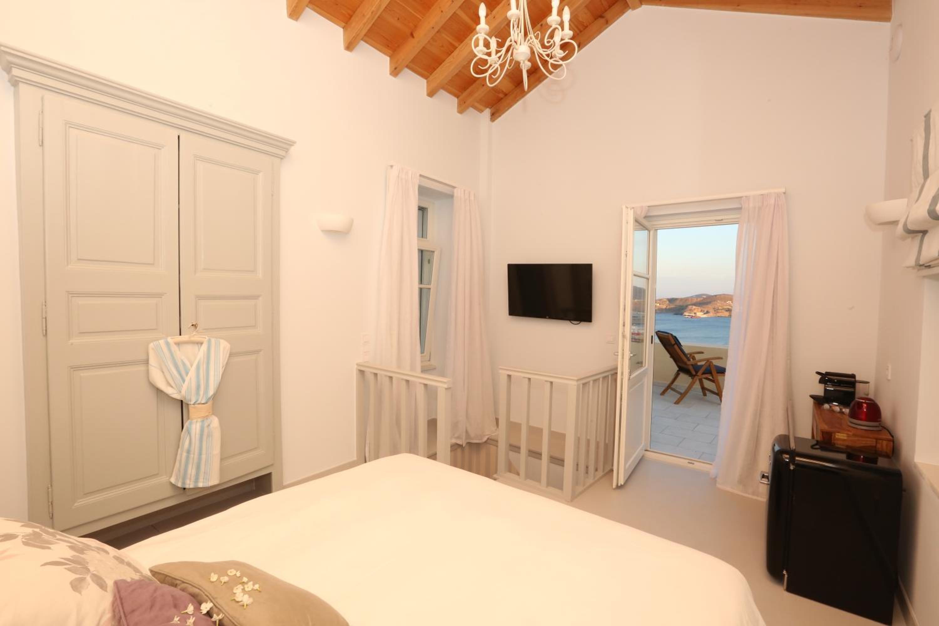 Suite with Terrace and Sea View photo 3