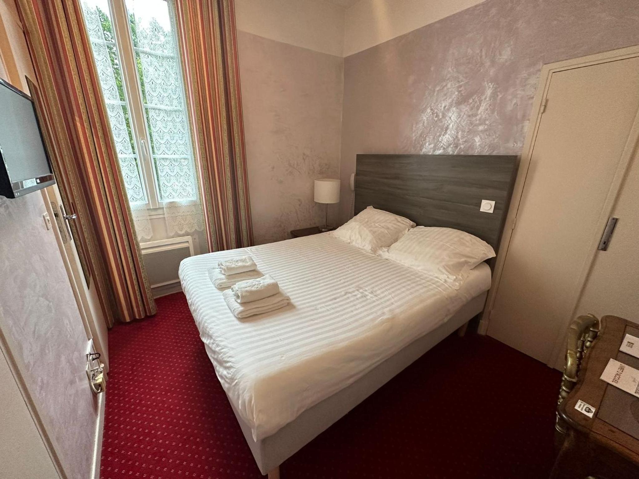 Standard Double Room - Photo 2