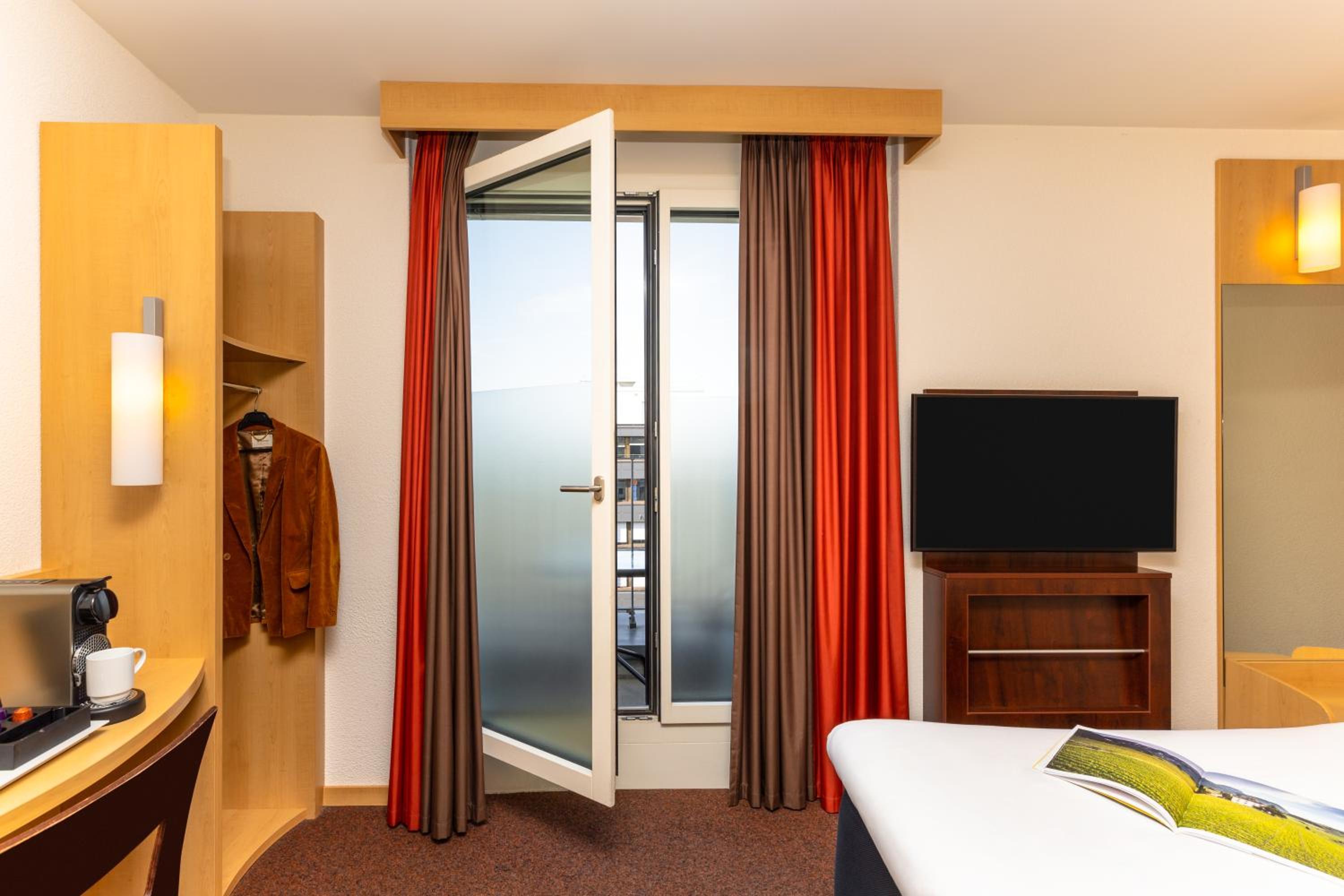 Panorama Double Room with Balcony - Photo 8