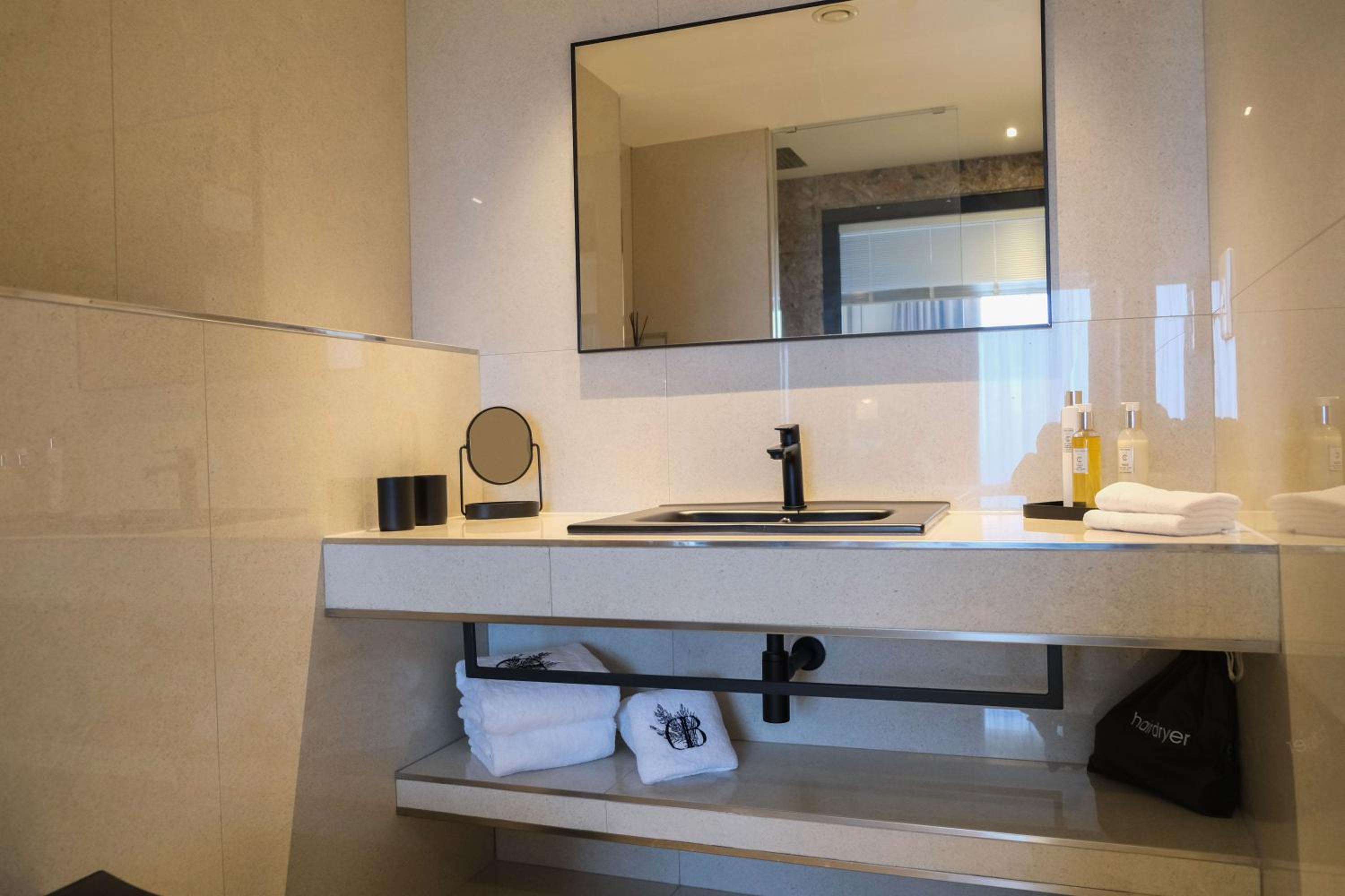 Standard Room with Sea View - Photo 3