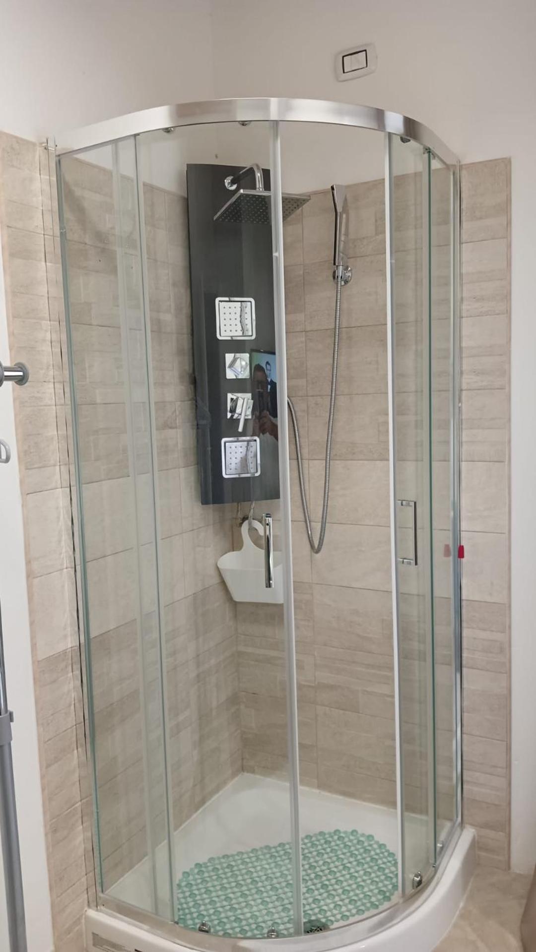 Single Room with Private Bathroom photo 2
