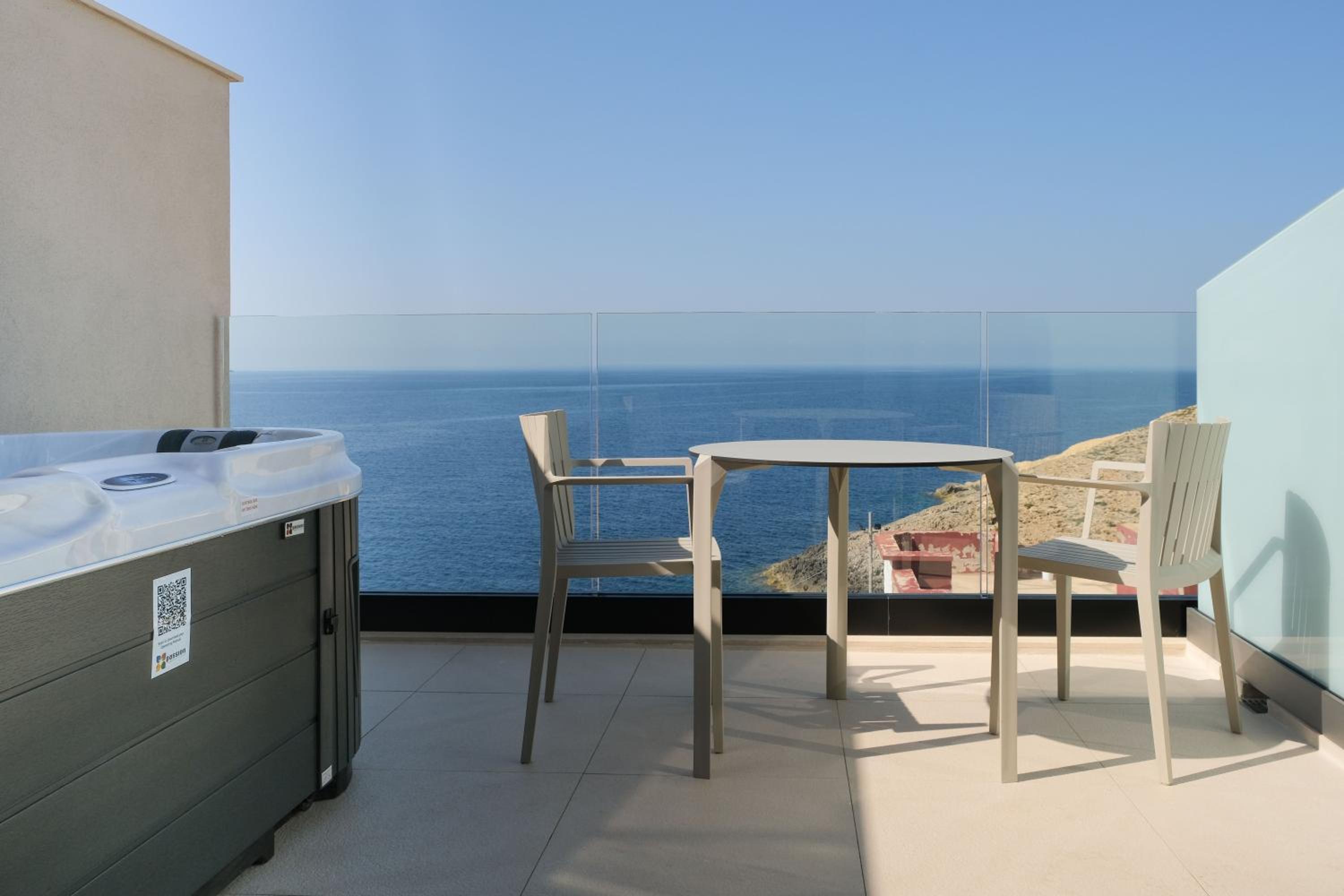  Superior Room with Sea View and Hot Tub - Photo 2