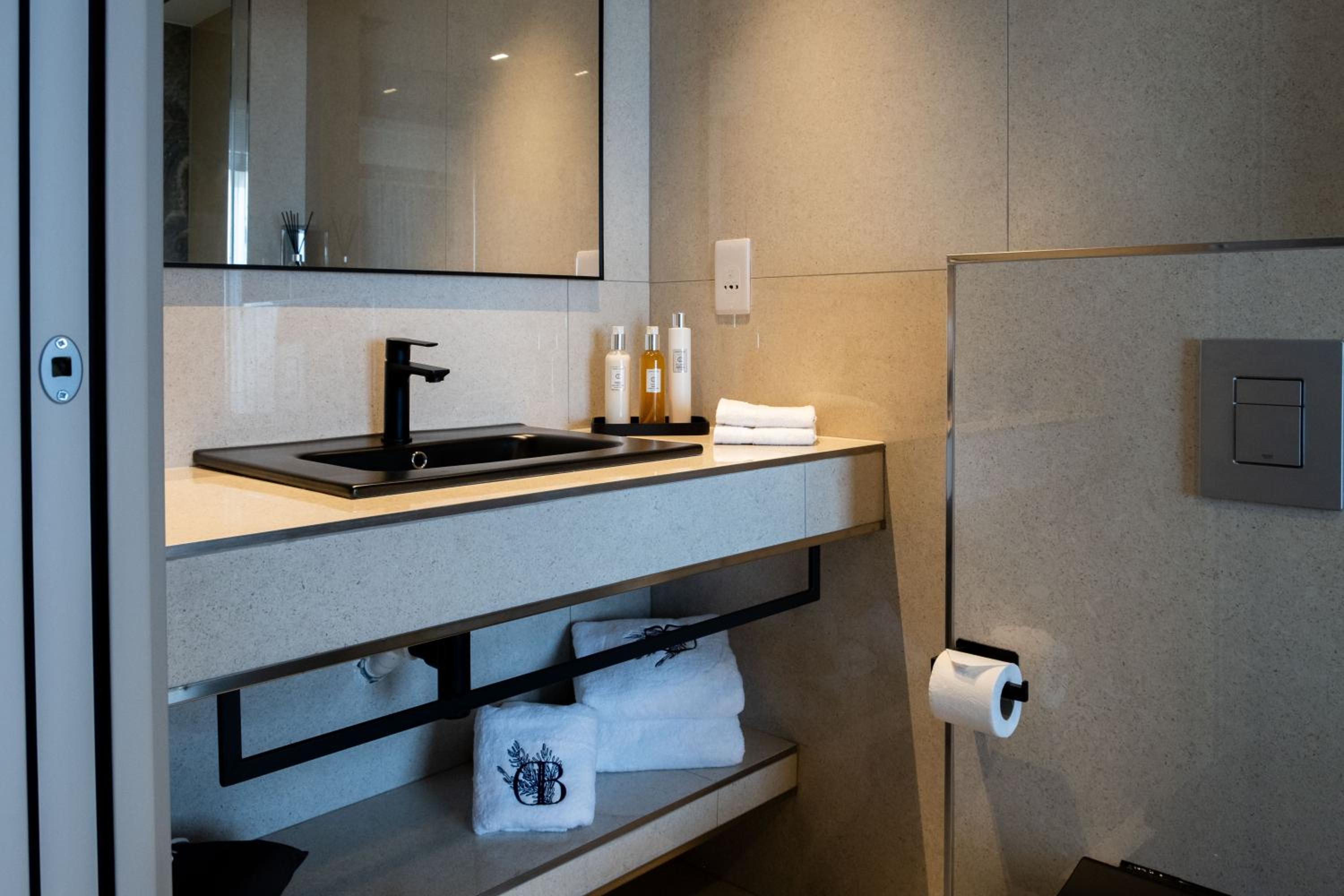  Superior Room with Sea View and Hot Tub - Photo 9