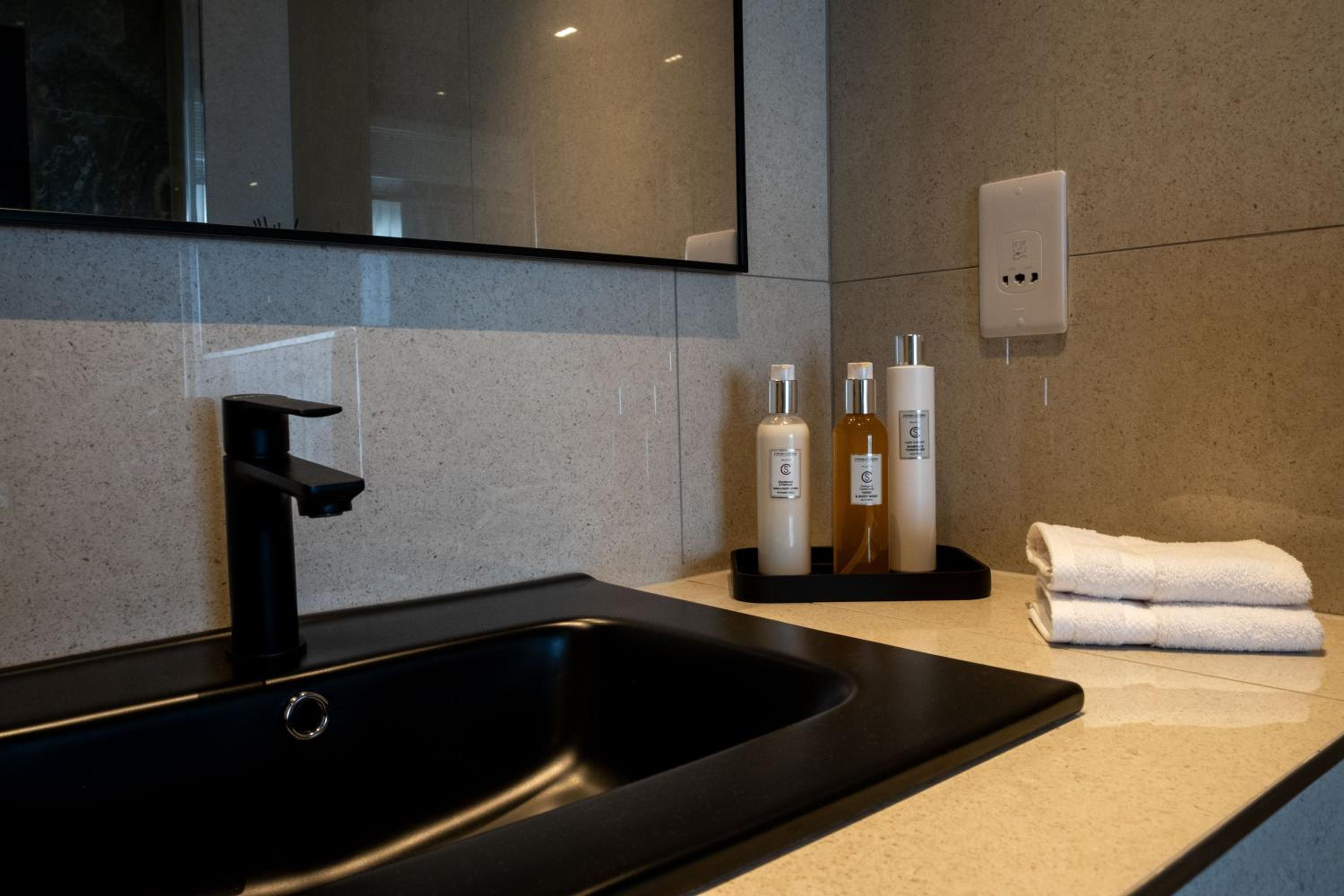  Superior Room with Sea View and Hot Tub - Photo 8