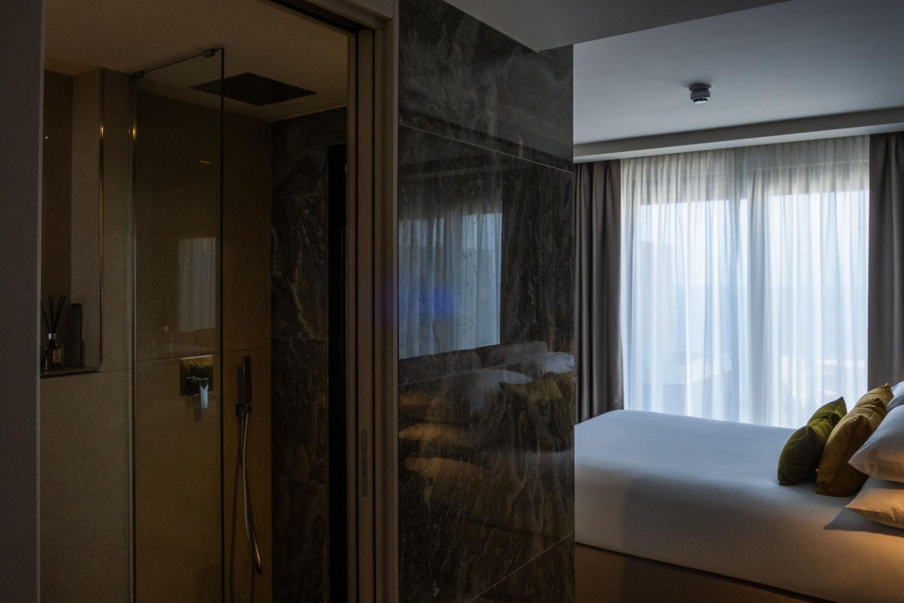  Superior Room with Sea View and Hot Tub - Photo 10