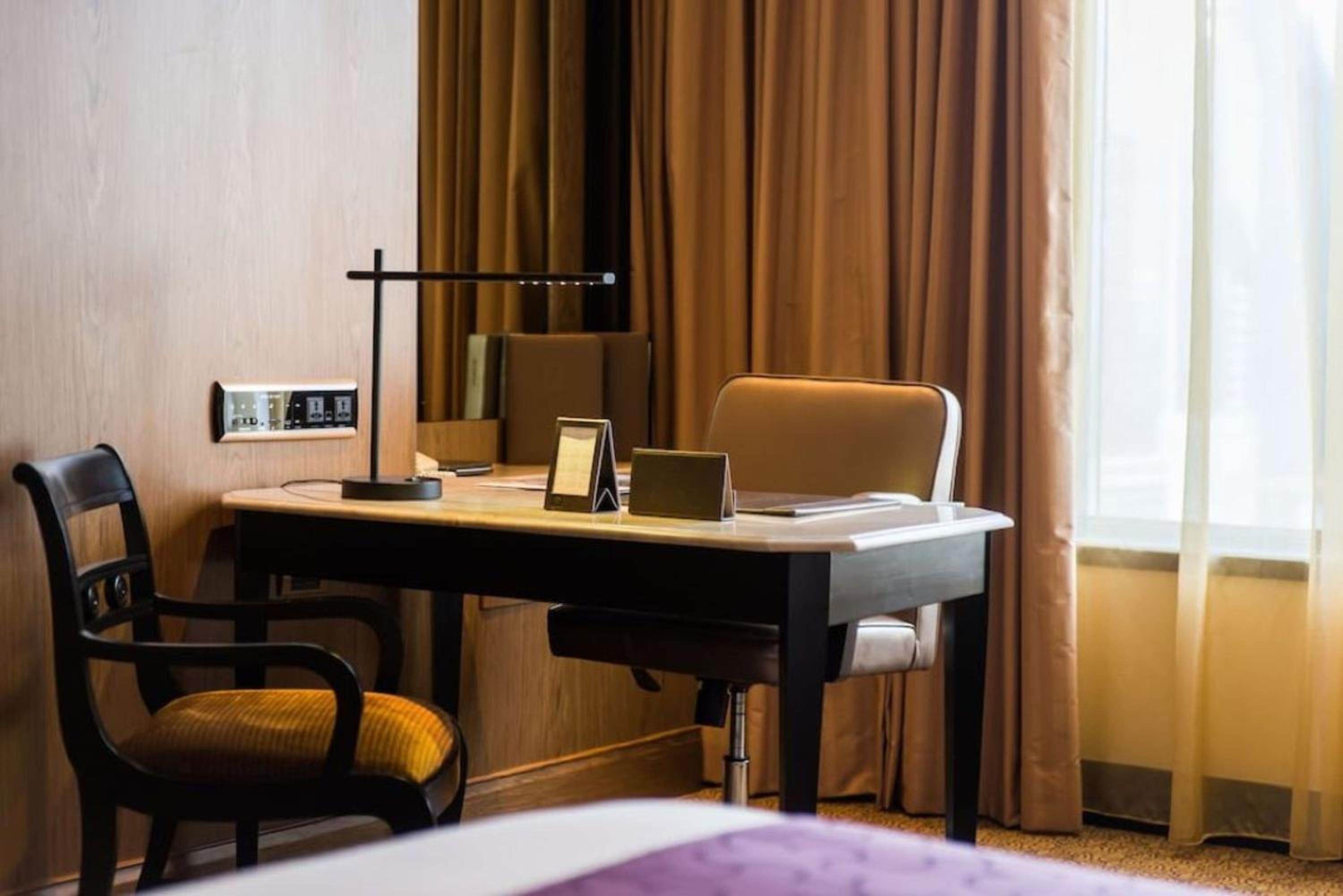 Grande King Room