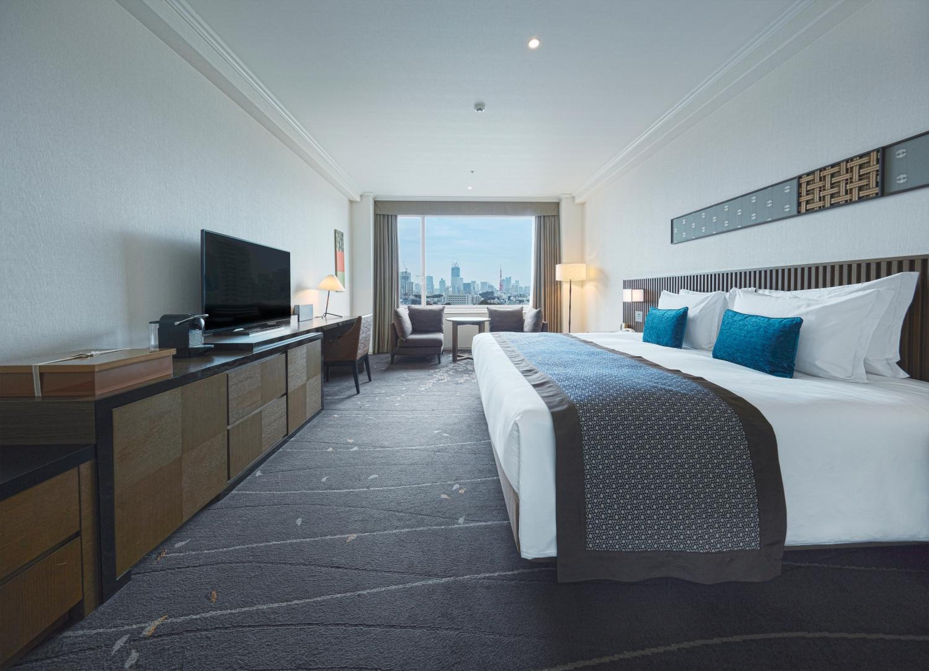 Tower Side Executive King (Non-Smoking) with Lounge Access and Lounge Breakfast Included + Sauna Access